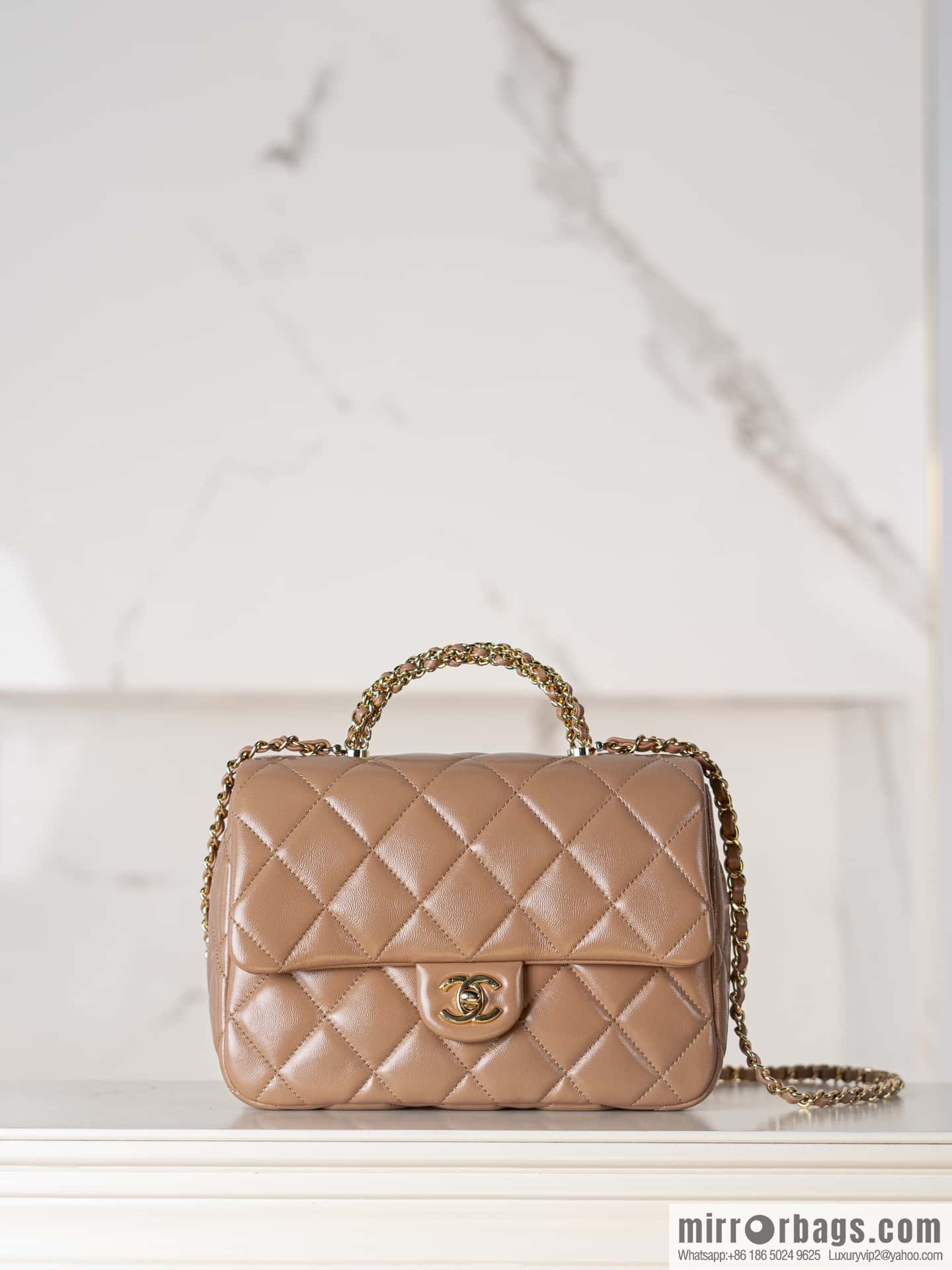 𝐂𝐇𝐀𝐍𝐄𝐋 𝟐𝟒𝐛 Flap New Coarse Chain Handle, Milk Tea Apricot, Large AS5043