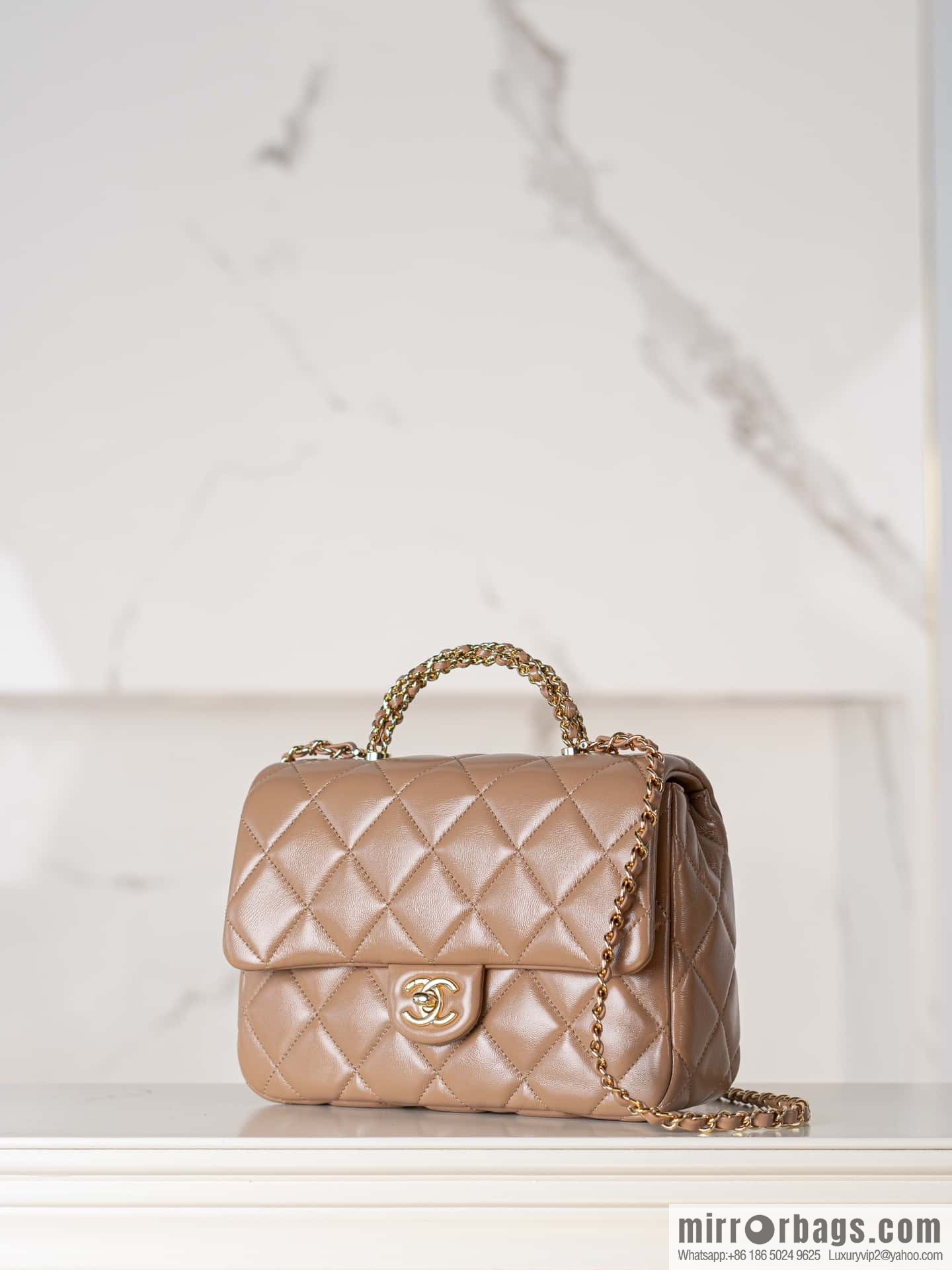 𝐂𝐇𝐀𝐍𝐄𝐋 𝟐𝟒𝐛 Flap New Coarse Chain Handle, Milk Tea Apricot, Large AS5043