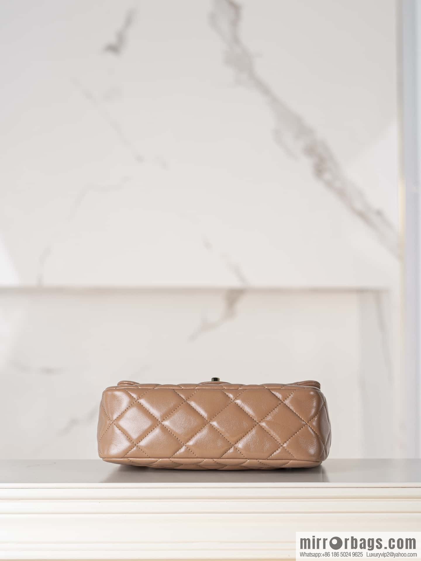 𝐂𝐇𝐀𝐍𝐄𝐋 𝟐𝟒𝐛 Flap New Coarse Chain Handle, Milk Tea Apricot, Large AS5043