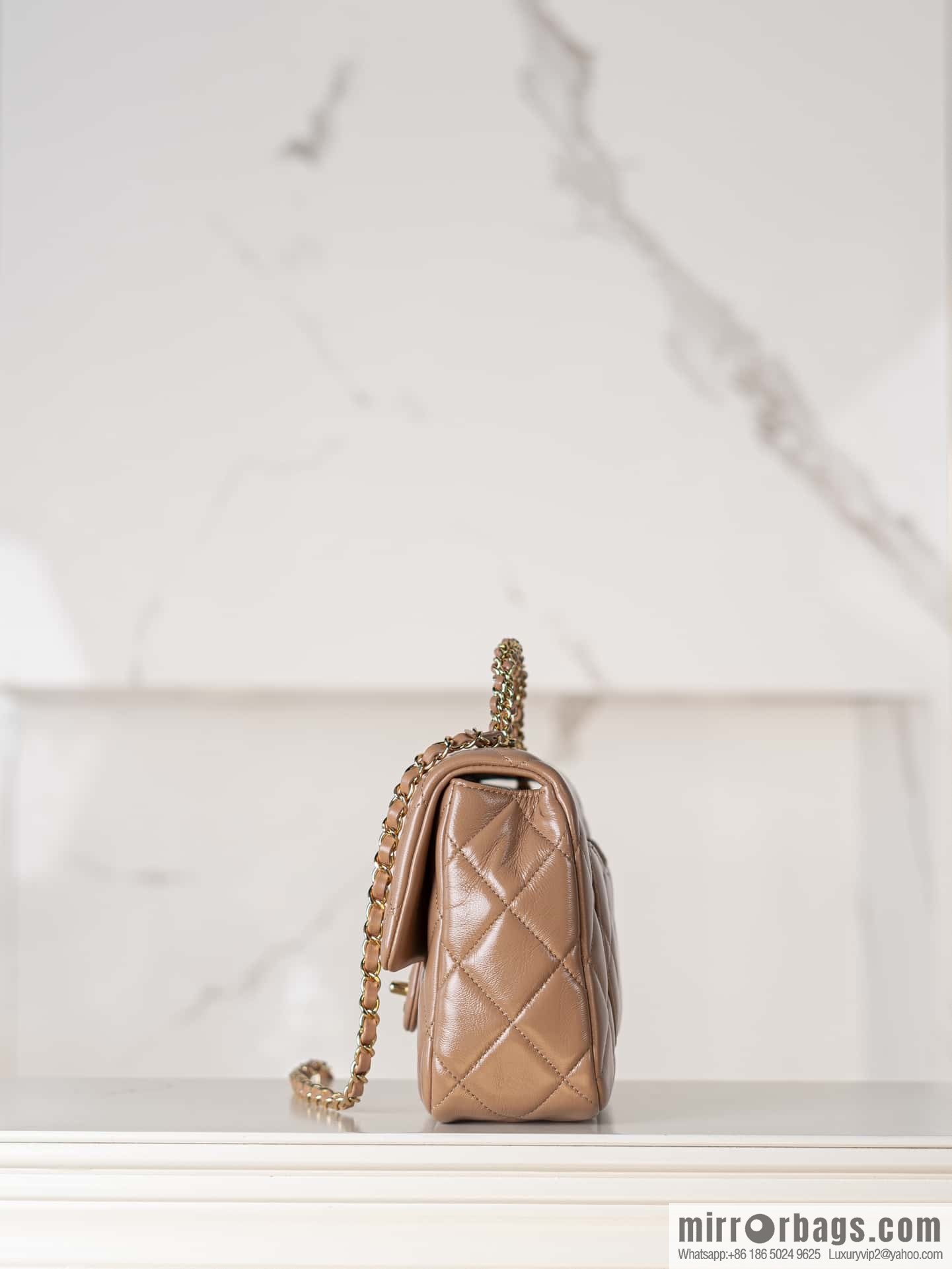 𝐂𝐇𝐀𝐍𝐄𝐋 𝟐𝟒𝐛 Flap New Coarse Chain Handle, Milk Tea Apricot, Large AS5043