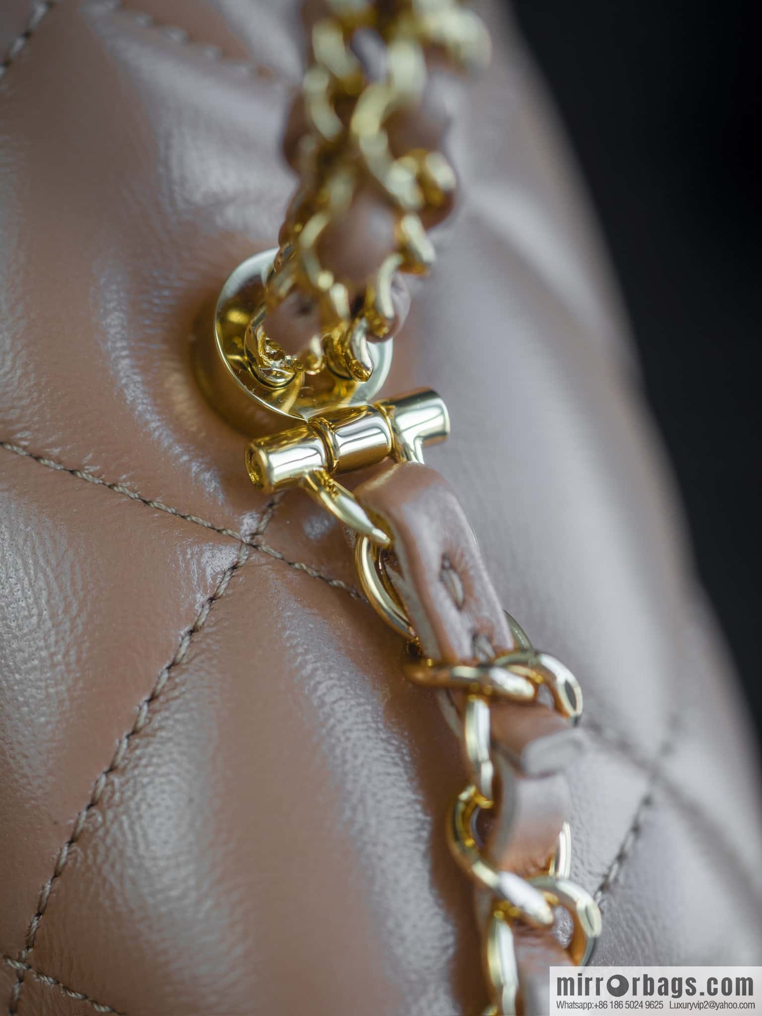𝐂𝐇𝐀𝐍𝐄𝐋 𝟐𝟒𝐛 Flap New Coarse Chain Handle, Milk Tea Apricot, Large AS5043