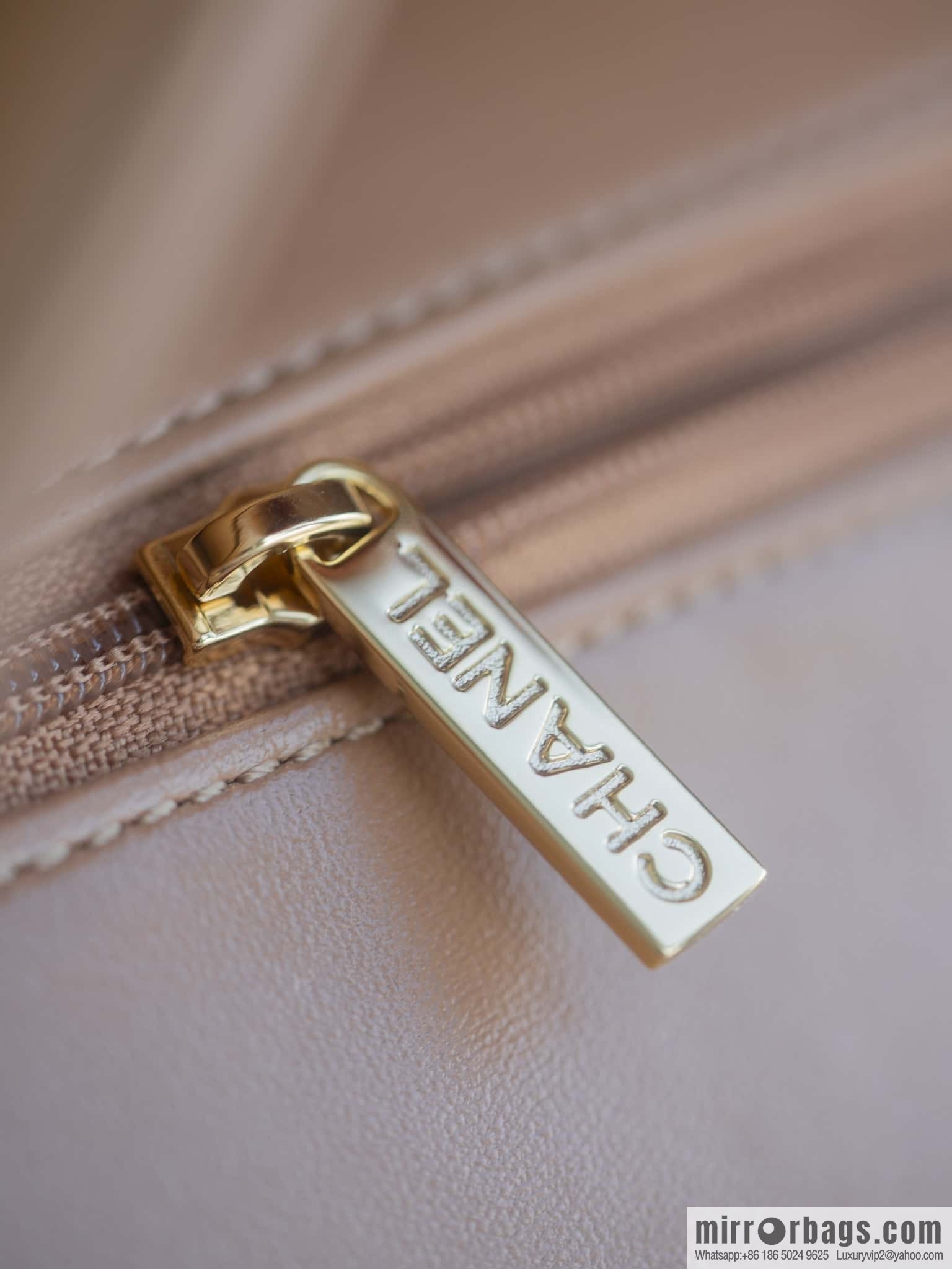 𝐂𝐇𝐀𝐍𝐄𝐋 𝟐𝟒𝐛 Flap New Coarse Chain Handle, Milk Tea Apricot, Large AS5043