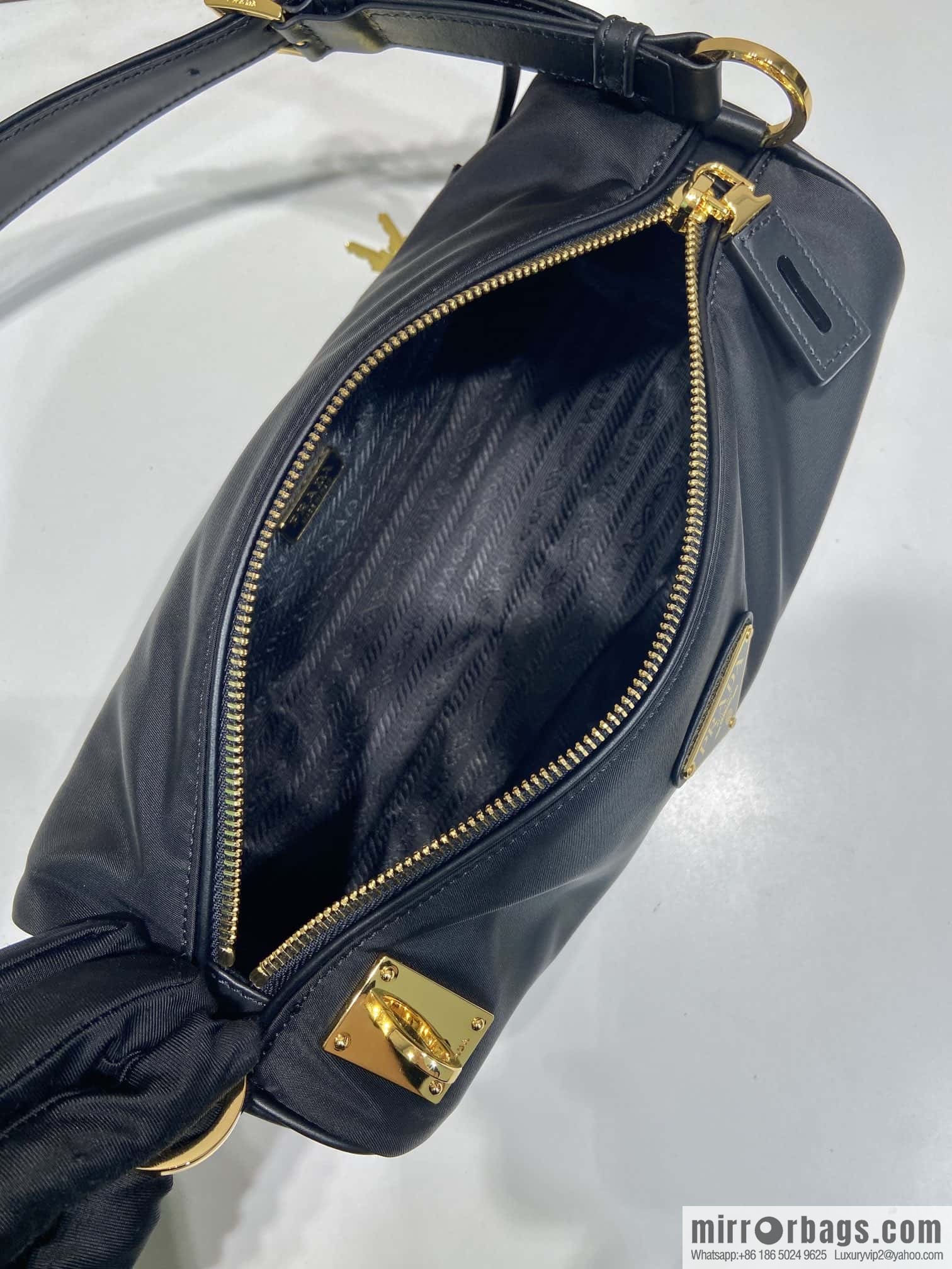 PRADA 🎉 new 🎉 1BC233 nylon lock bag🎉
