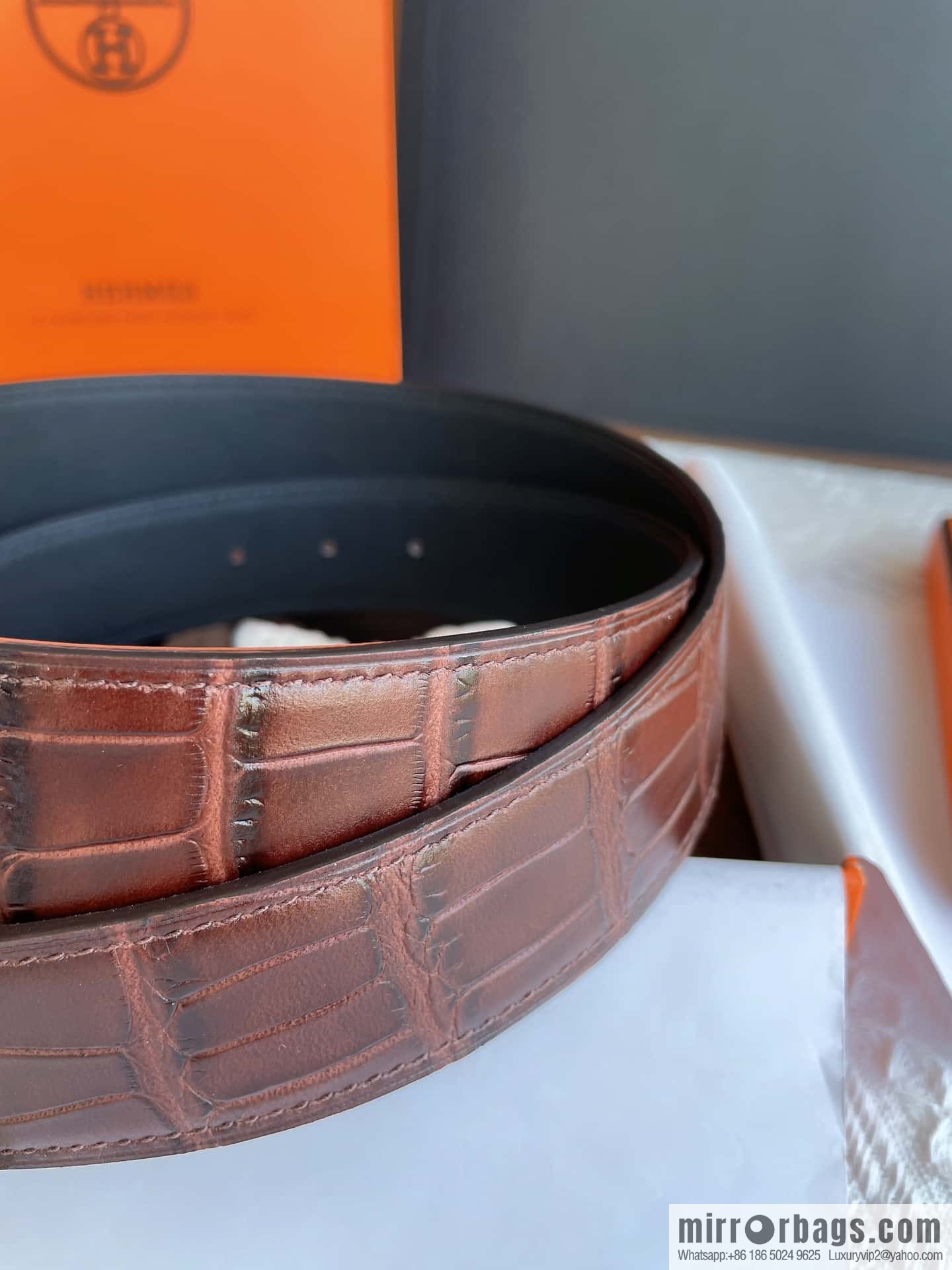 Hermes Hermes, exquisite Wu Gang glossy buckle, imported cowhide pressed crocodile pattern cowhide belt 38cm