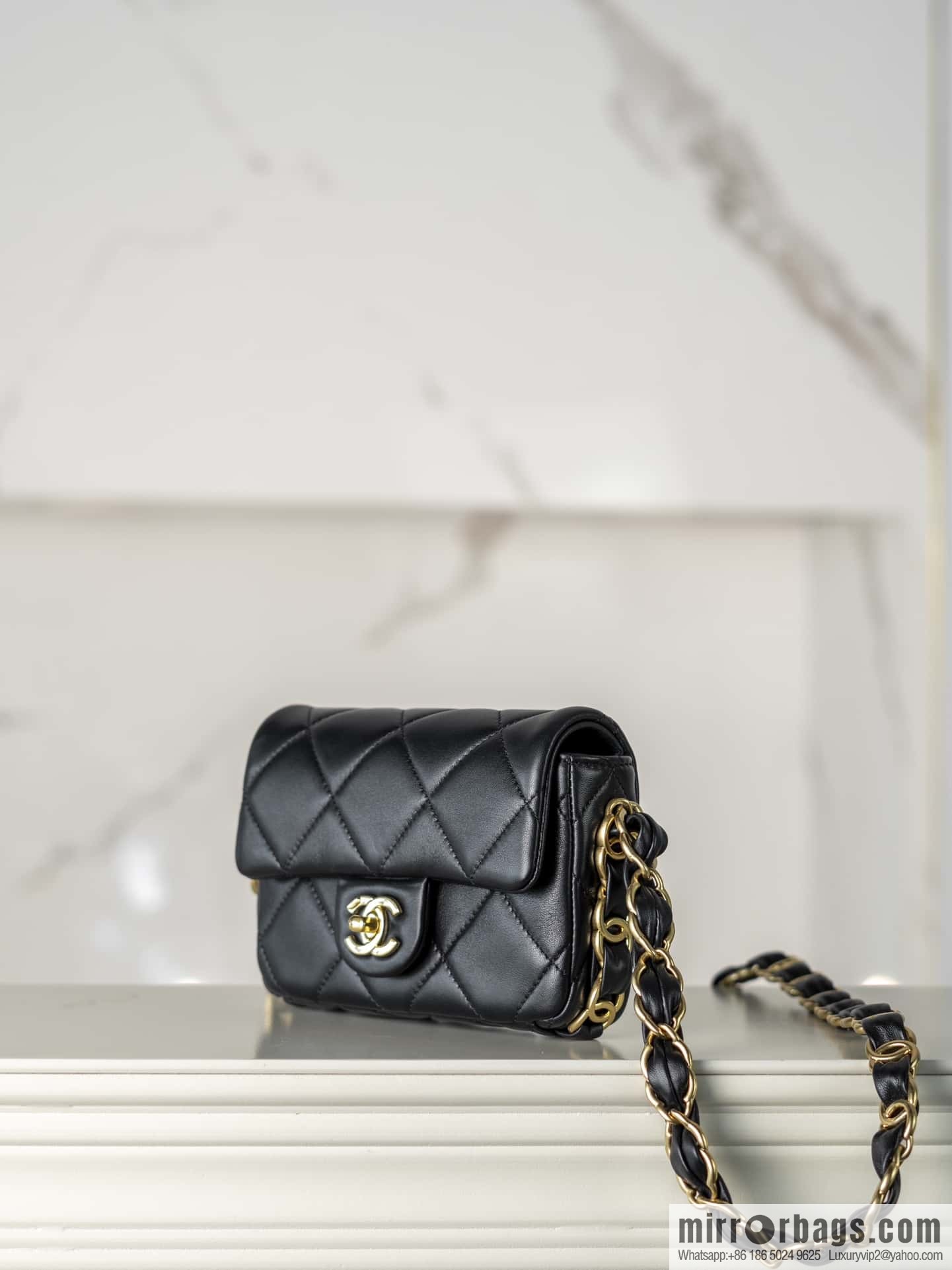 𝐂𝐡𝐚𝐧𝐞𝐥 𝟐𝟒𝐤 𝐜𝐟 thick chain black gold AS5175