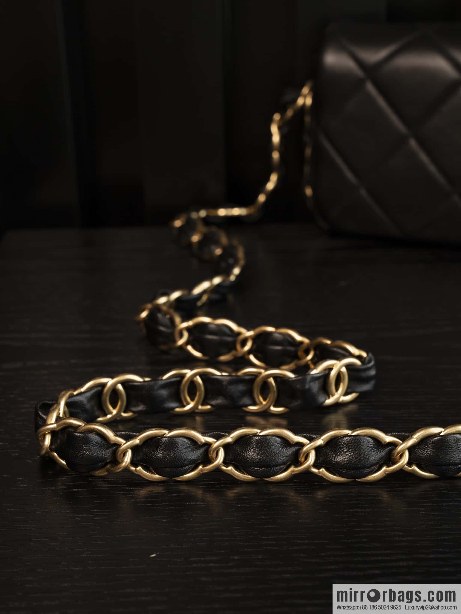 𝐂𝐡𝐚𝐧𝐞𝐥 𝟐𝟒𝐤 𝐜𝐟 thick chain black gold AS5175