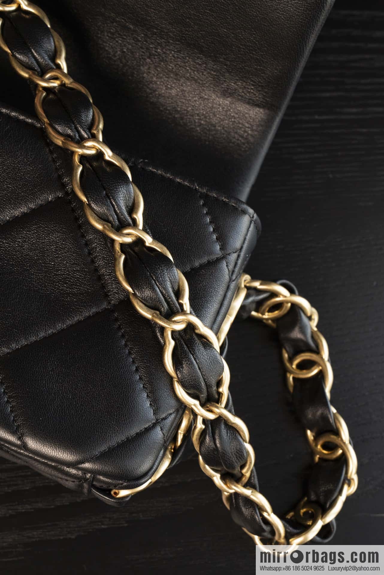 𝐂𝐡𝐚𝐧𝐞𝐥 𝟐𝟒𝐤 𝐜𝐟 thick chain black gold AS5175