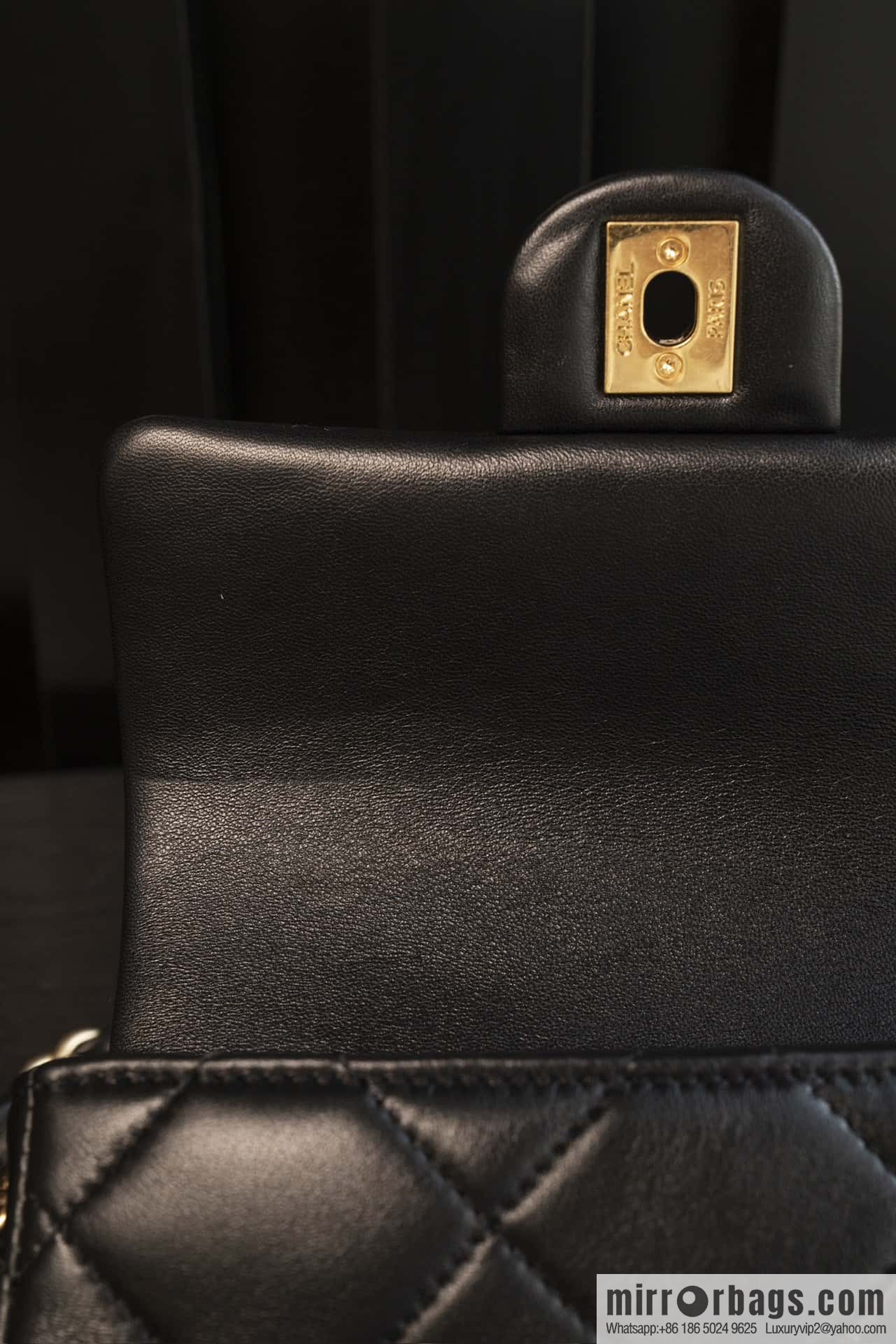 𝐂𝐡𝐚𝐧𝐞𝐥 𝟐𝟒𝐤 𝐜𝐟 thick chain black gold AS5175