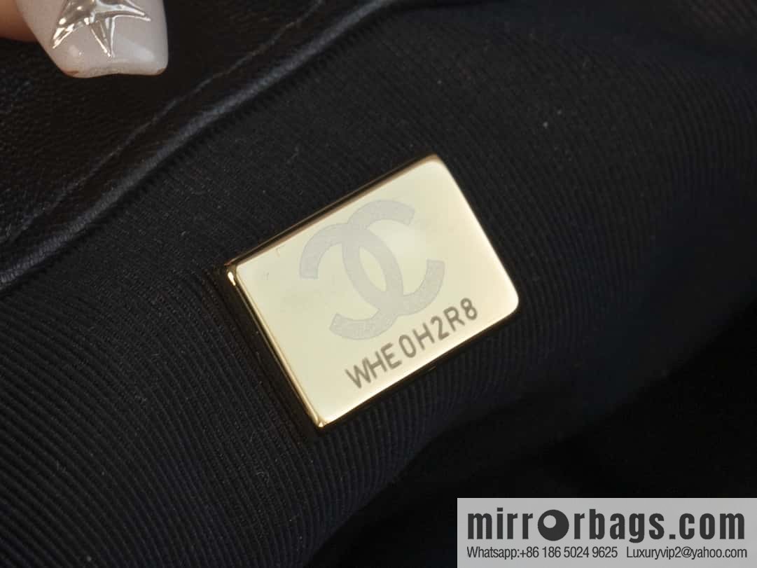 𝐂𝐡𝐚𝐧𝐞𝐥 𝟐𝟒𝐤 𝐜𝐟 thick chain black gold AS5175