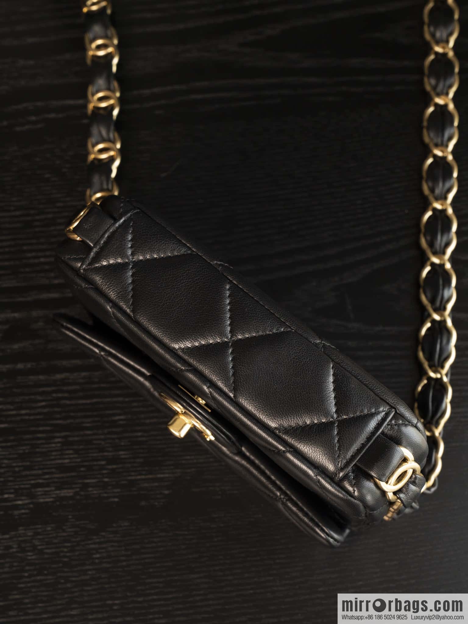 𝐂𝐡𝐚𝐧𝐞𝐥 𝟐𝟒𝐤 𝐜𝐟 thick chain black gold AS5175