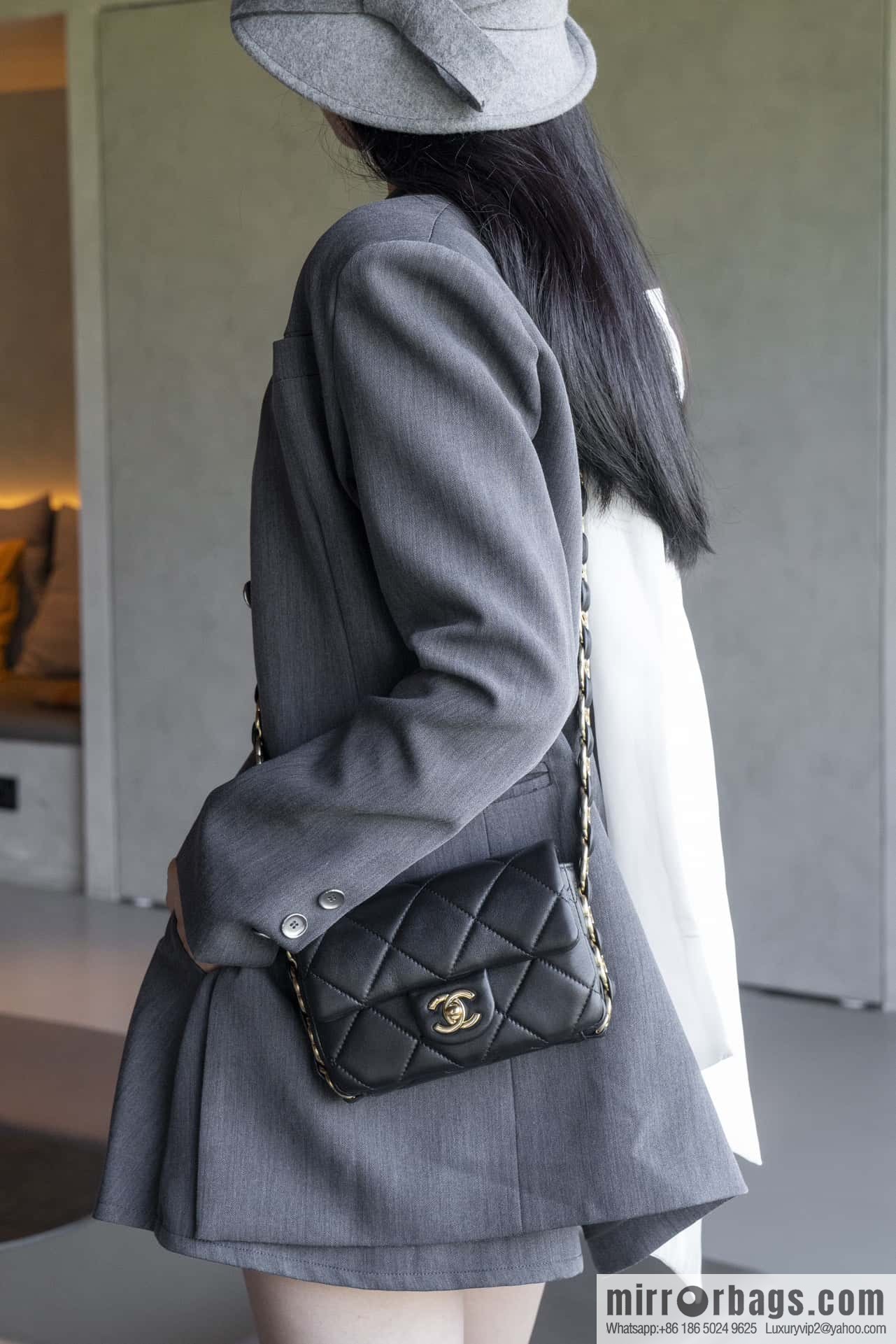 𝐂𝐡𝐚𝐧𝐞𝐥 𝟐𝟒𝐤 𝐜𝐟 thick chain black gold AS5175