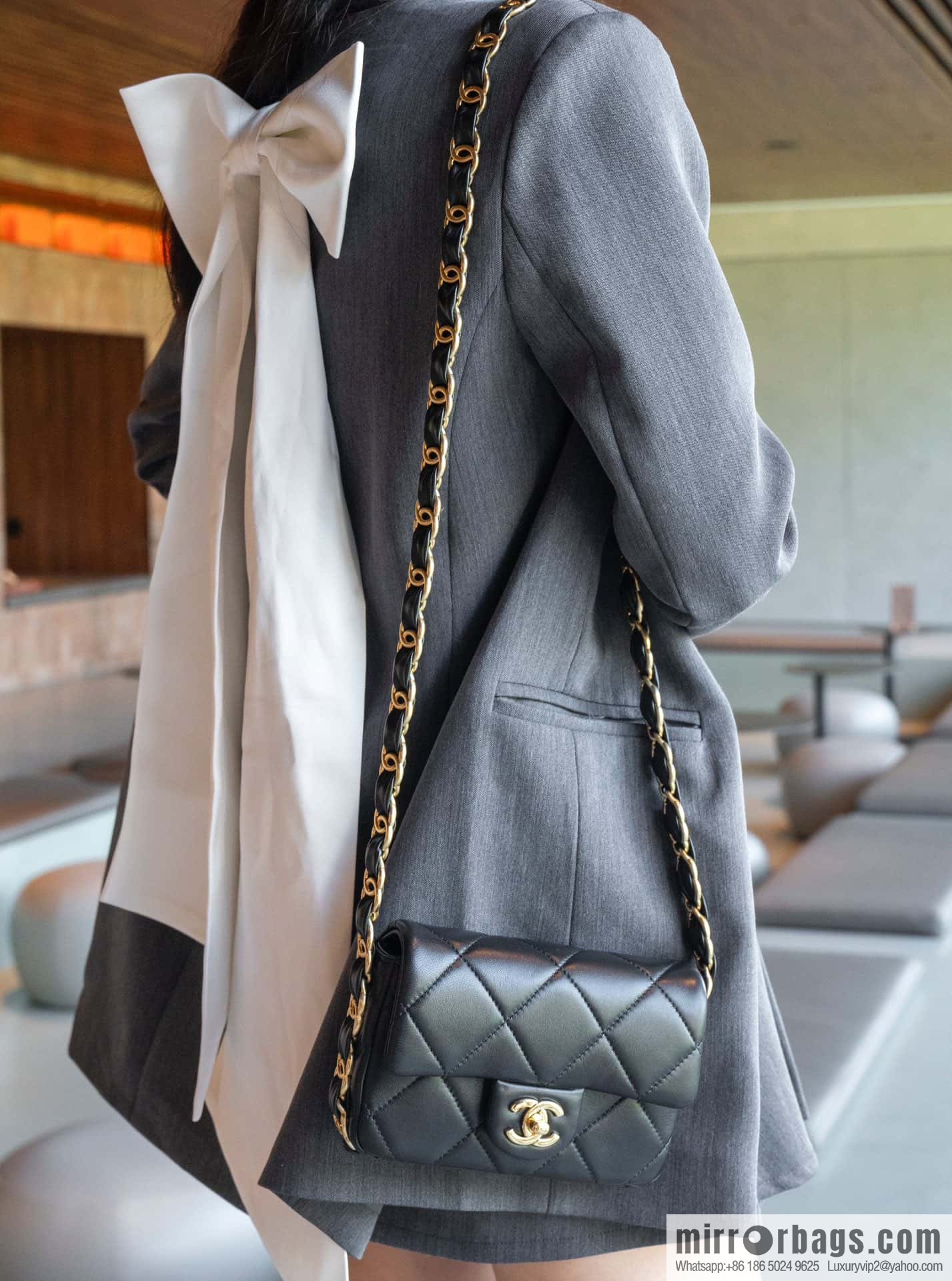 𝐂𝐡𝐚𝐧𝐞𝐥 𝟐𝟒𝐤 𝐜𝐟 thick chain black gold AS5175