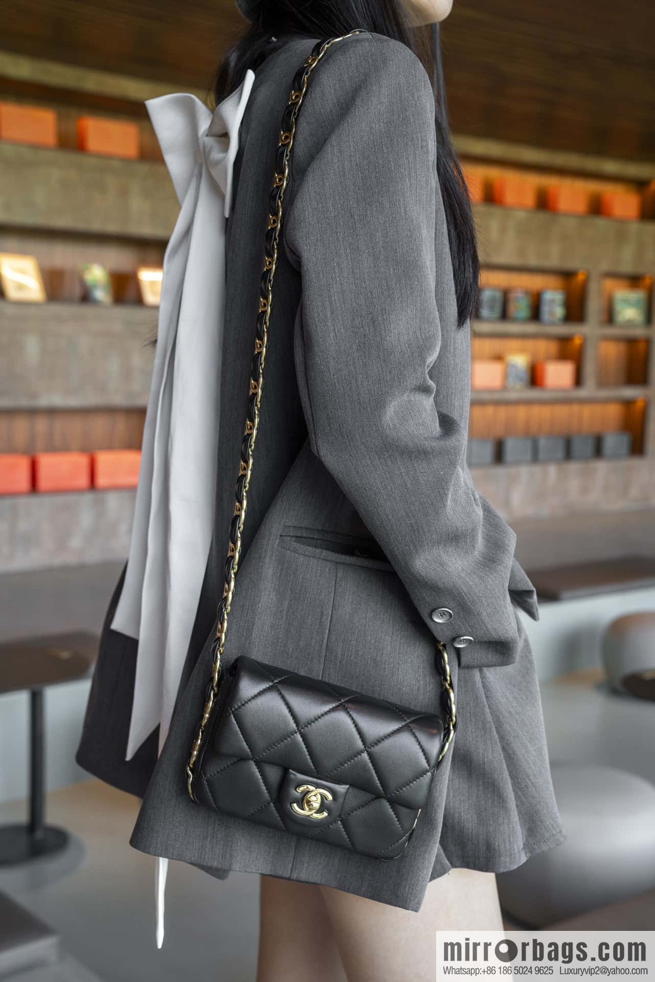 𝐂𝐡𝐚𝐧𝐞𝐥 𝟐𝟒𝐤 𝐜𝐟 thick chain black gold AS5175