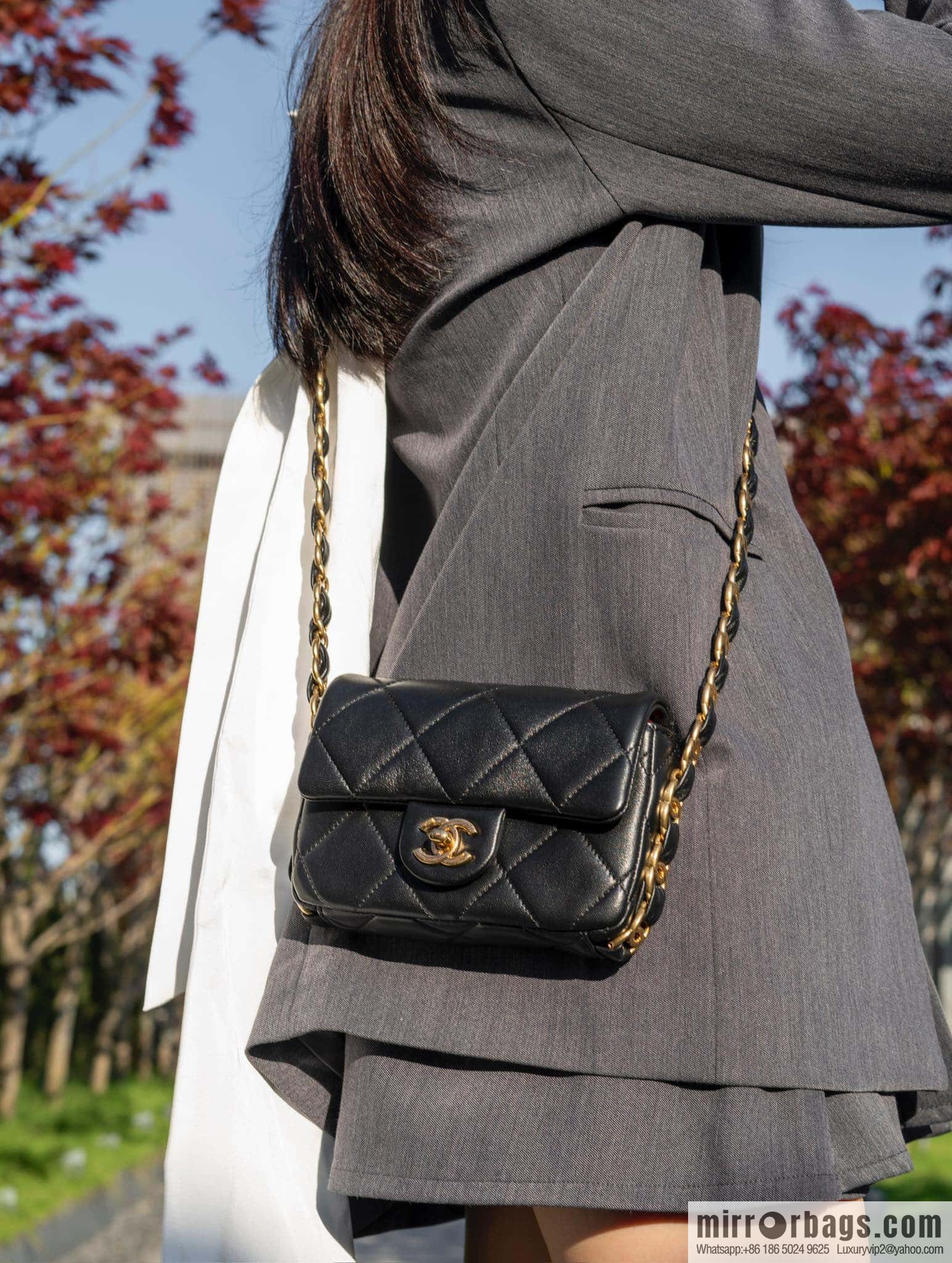 𝐂𝐡𝐚𝐧𝐞𝐥 𝟐𝟒𝐤 𝐜𝐟 thick chain black gold AS5175