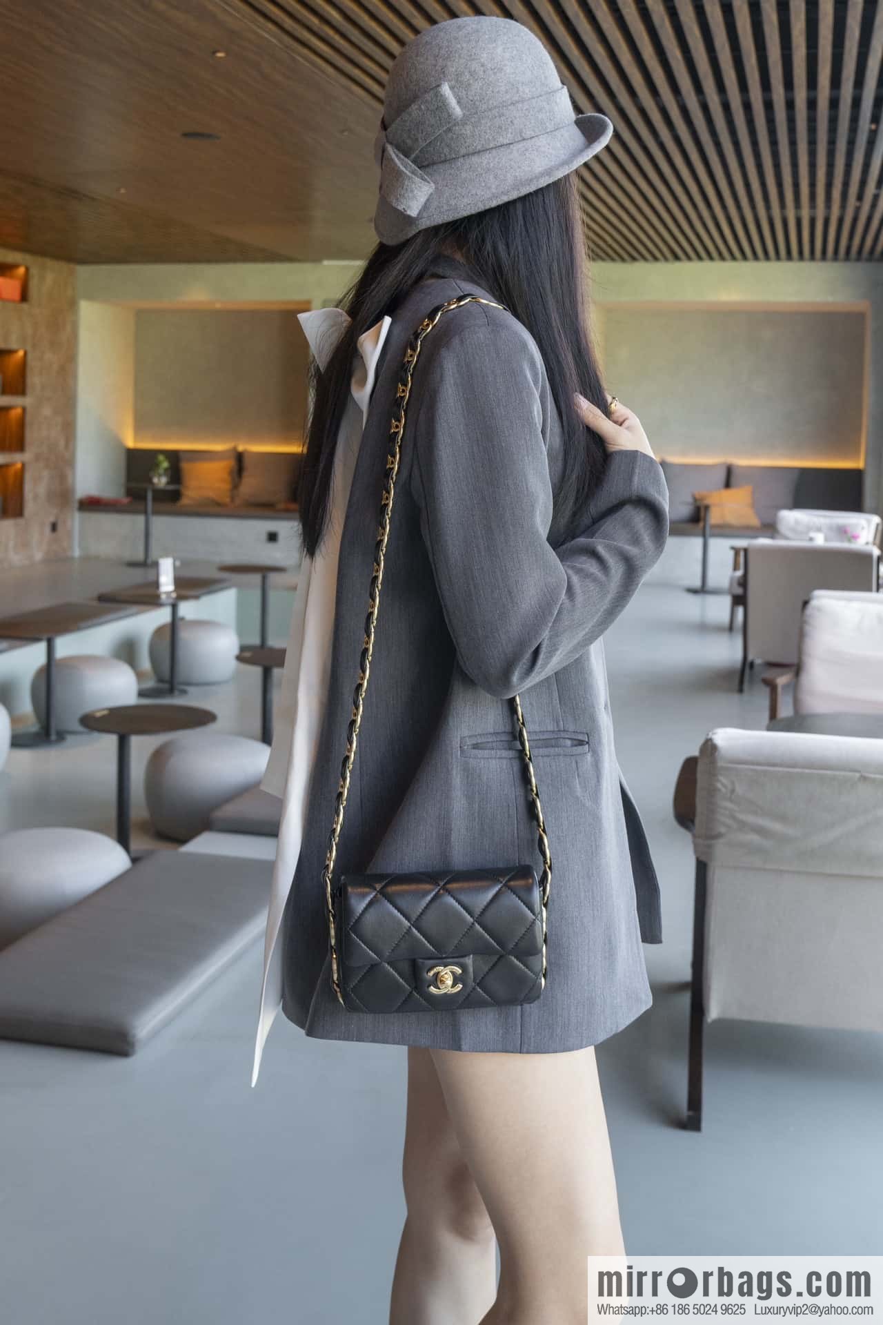 𝐂𝐡𝐚𝐧𝐞𝐥 𝟐𝟒𝐤 𝐜𝐟 thick chain black gold AS5175