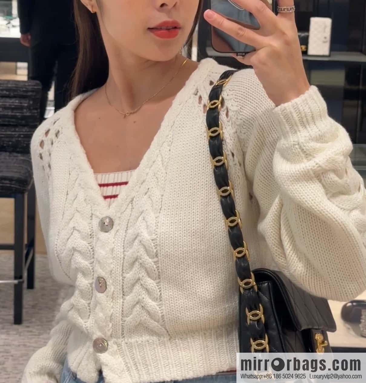 𝐂𝐇𝐀𝐍𝐄𝐋 24K thick chain armpit bag, large mini black AS5174