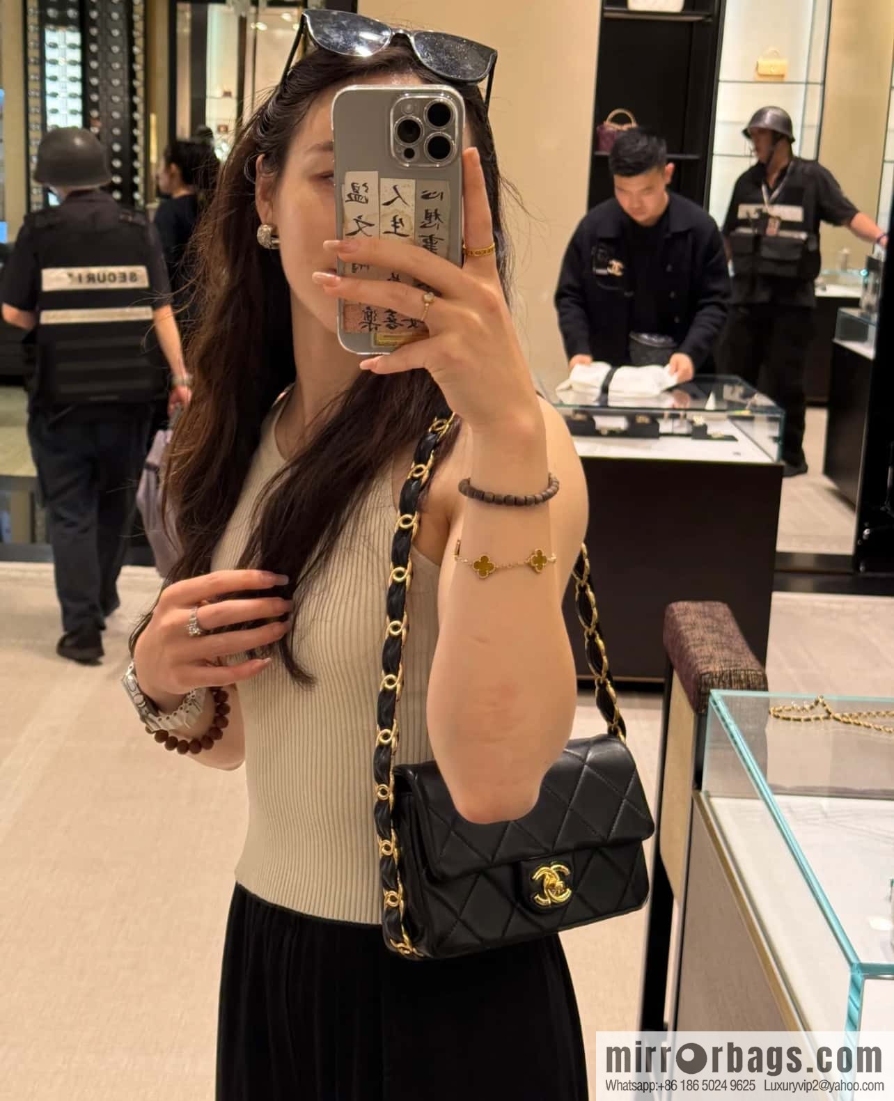 𝐂𝐇𝐀𝐍𝐄𝐋 24K thick chain armpit bag, large mini black AS5174