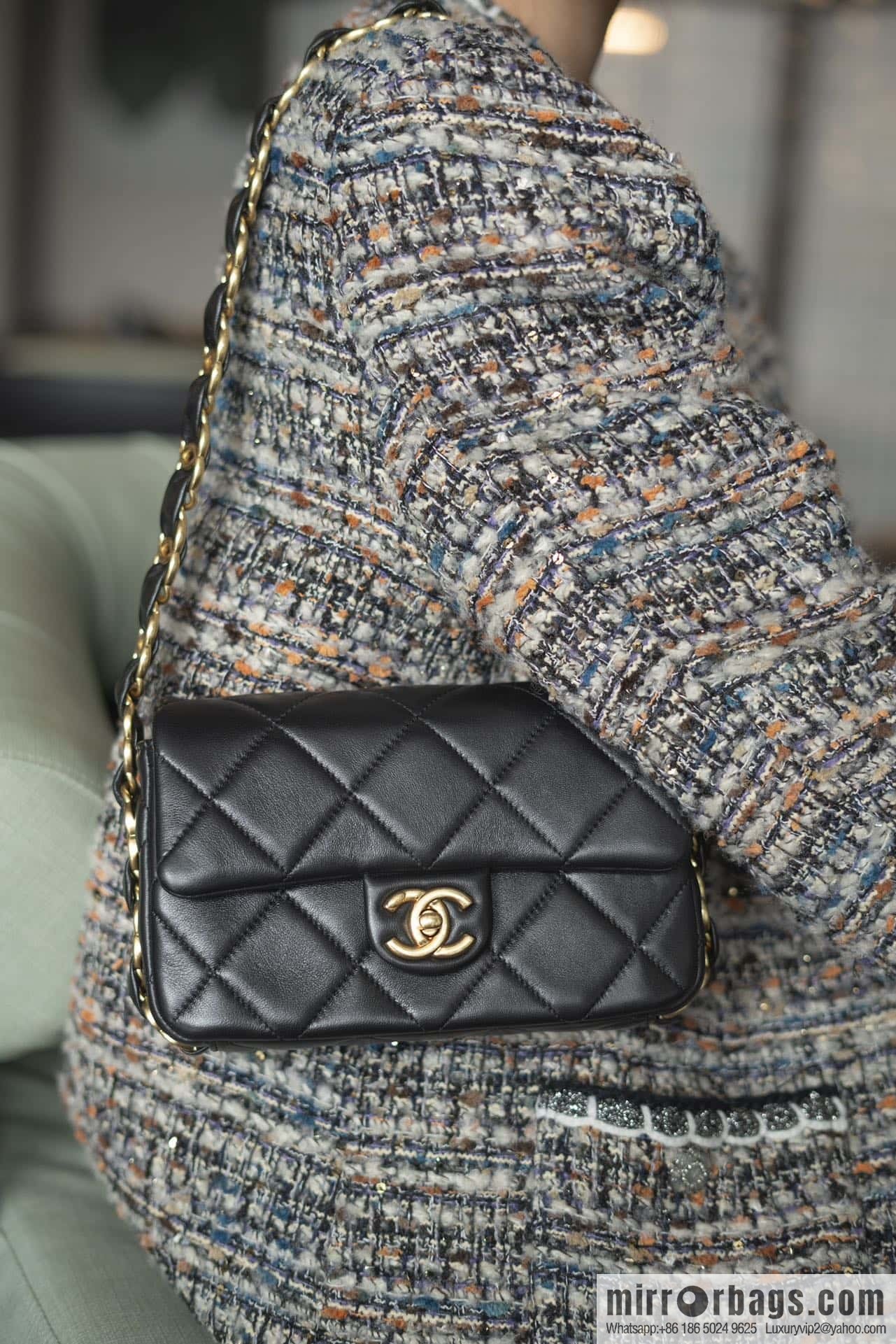 𝐂𝐇𝐀𝐍𝐄𝐋 24K thick chain armpit bag, large mini black AS5174