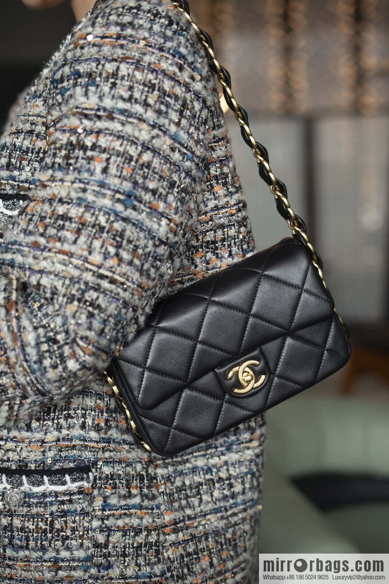 𝐂𝐇𝐀𝐍𝐄𝐋 24K thick chain armpit bag, large mini black AS5174