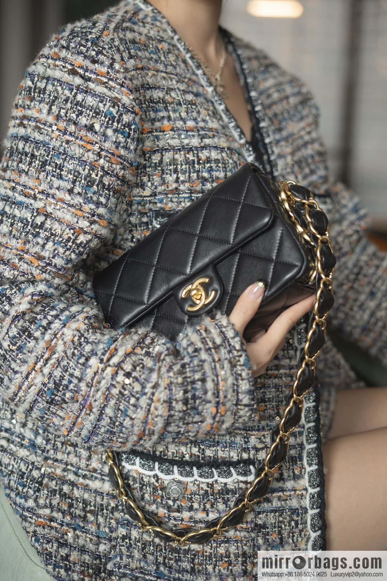 𝐂𝐇𝐀𝐍𝐄𝐋 24K thick chain armpit bag, large mini black AS5174