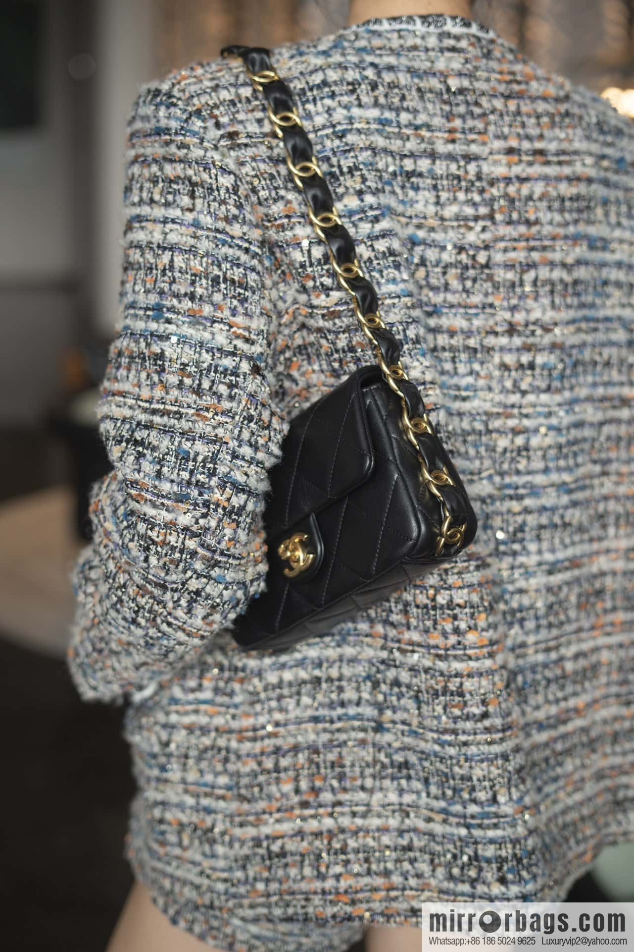 𝐂𝐇𝐀𝐍𝐄𝐋 24K thick chain armpit bag, large mini black AS5174