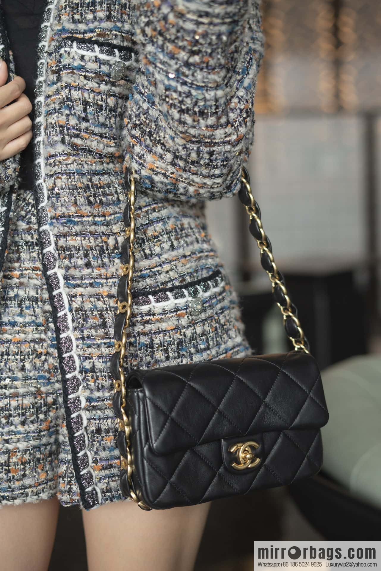 𝐂𝐇𝐀𝐍𝐄𝐋 24K thick chain armpit bag, large mini black AS5174