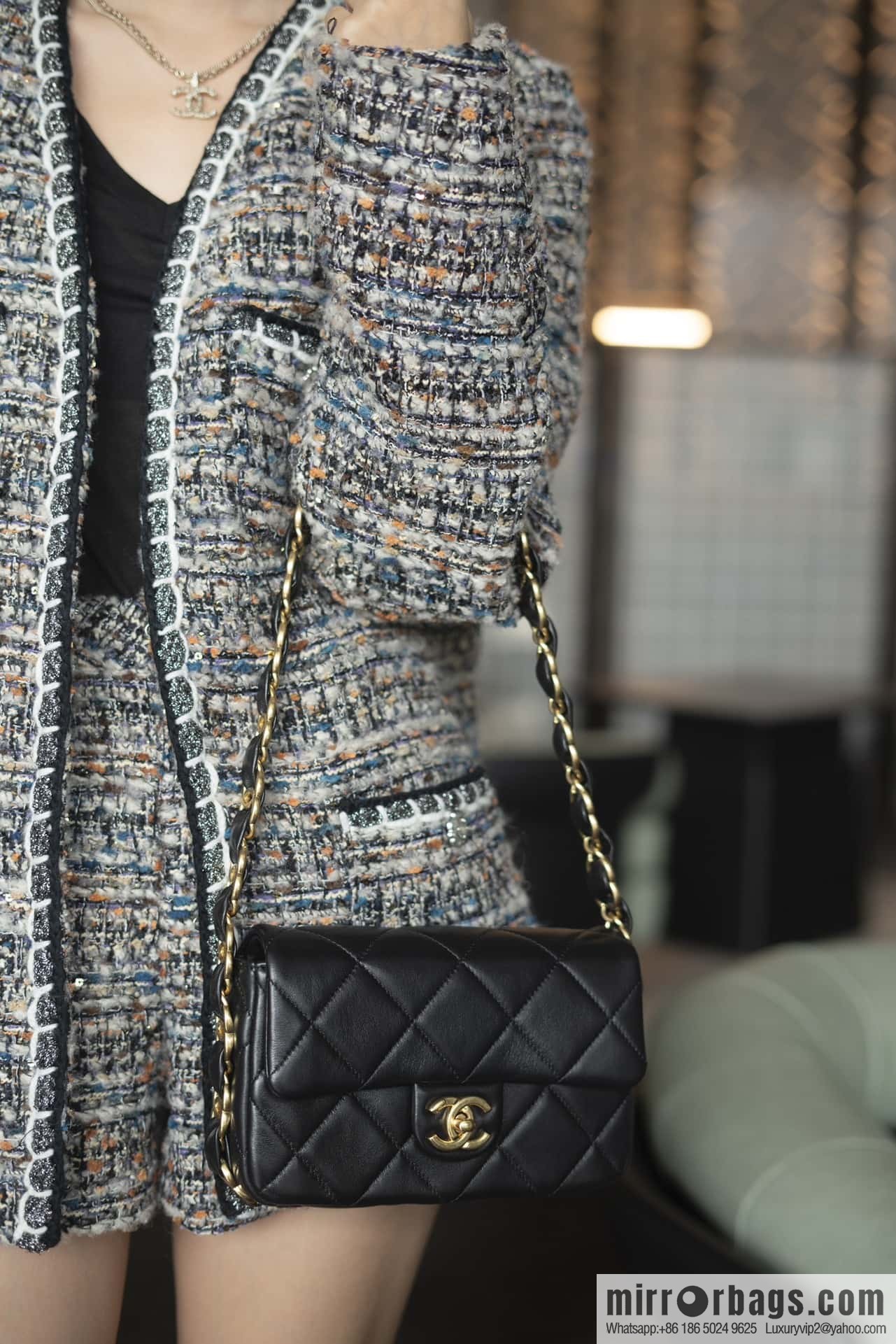 𝐂𝐇𝐀𝐍𝐄𝐋 24K thick chain armpit bag, large mini black AS5174