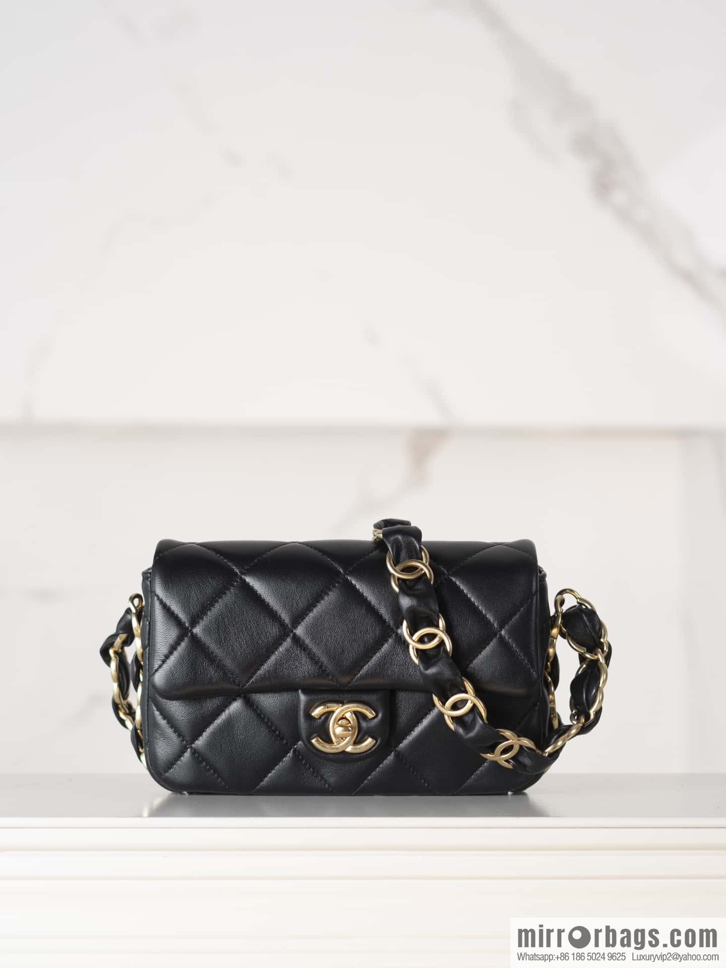 𝐂𝐇𝐀𝐍𝐄𝐋 24K thick chain armpit bag, large mini black AS5174