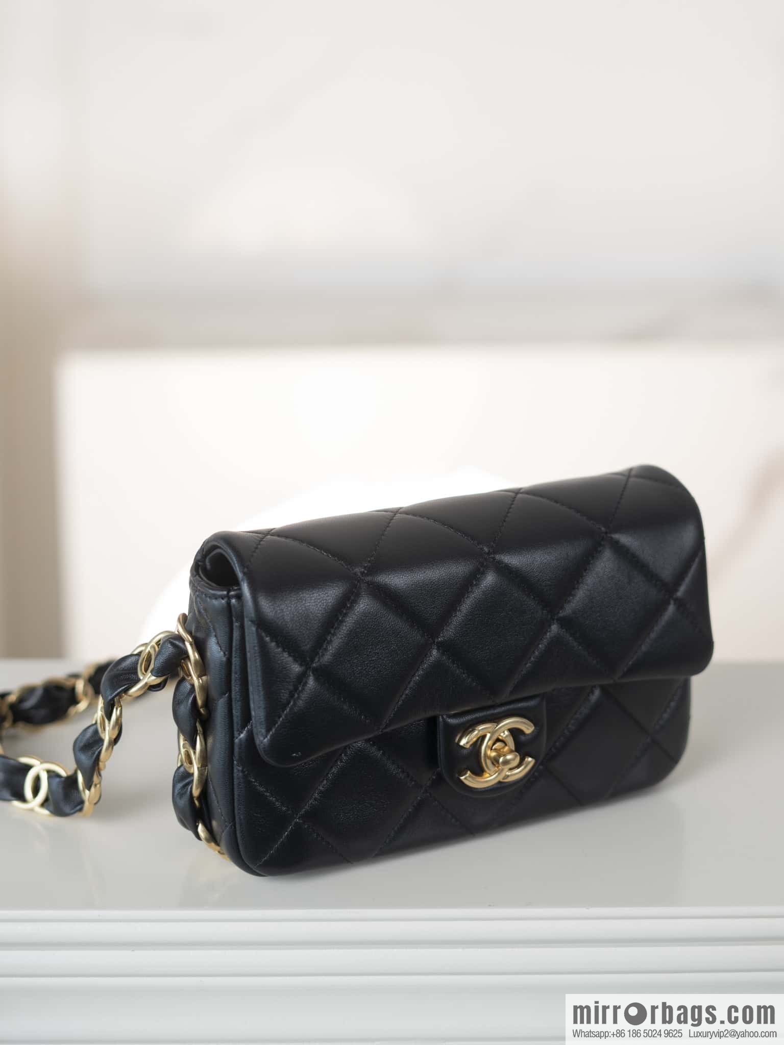 𝐂𝐇𝐀𝐍𝐄𝐋 24K thick chain armpit bag, large mini black AS5174