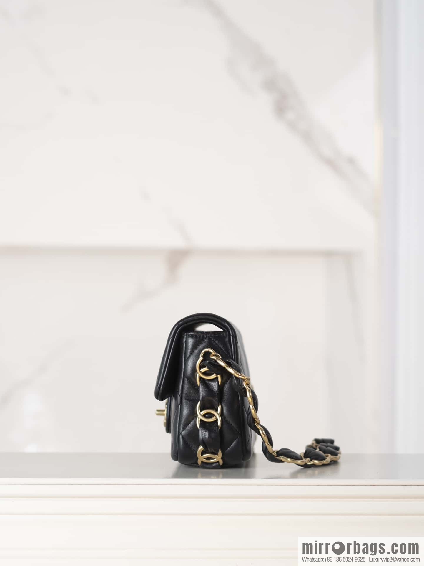 𝐂𝐇𝐀𝐍𝐄𝐋 24K thick chain armpit bag, large mini black AS5174