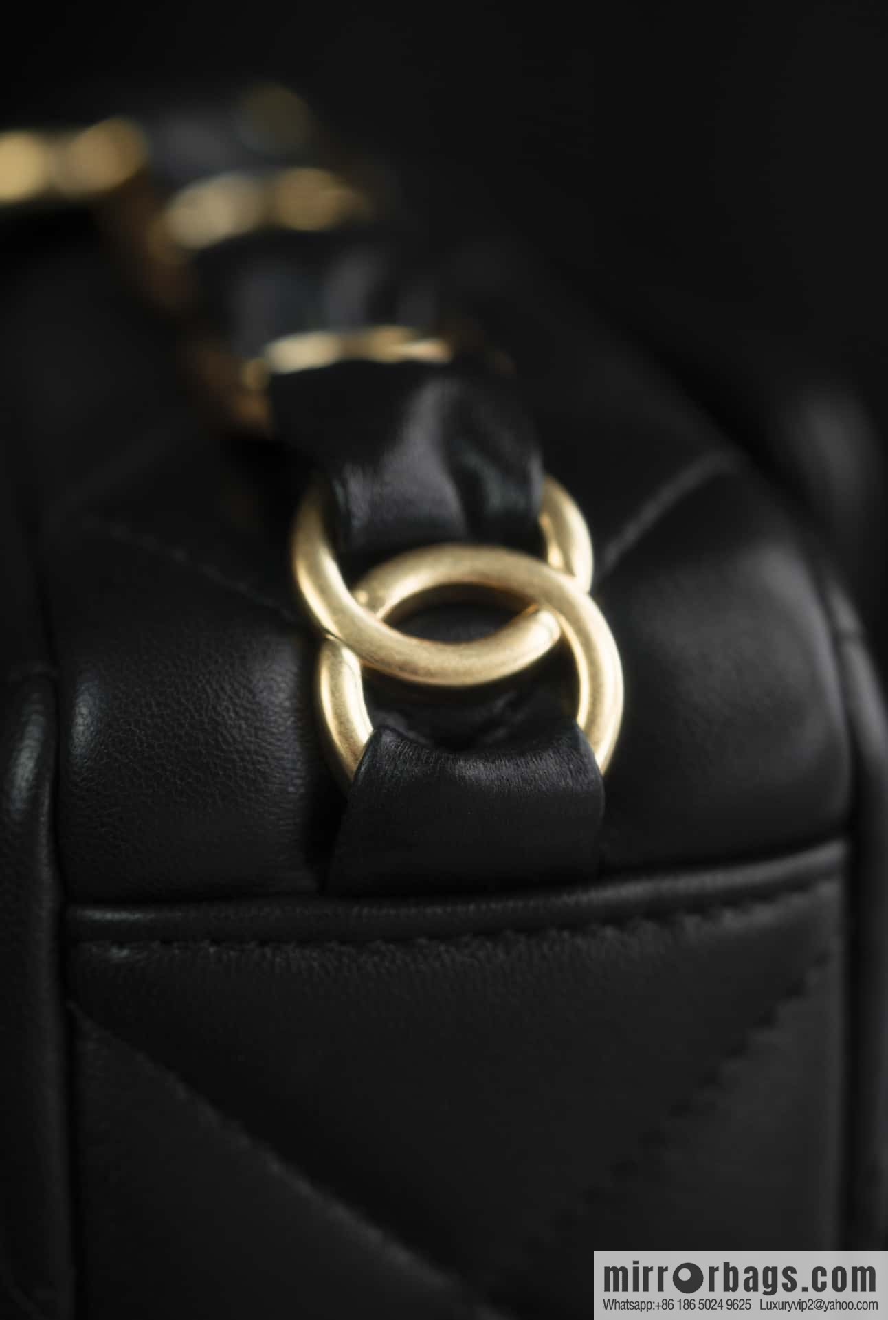 𝐂𝐇𝐀𝐍𝐄𝐋 24K thick chain armpit bag, large mini black AS5174