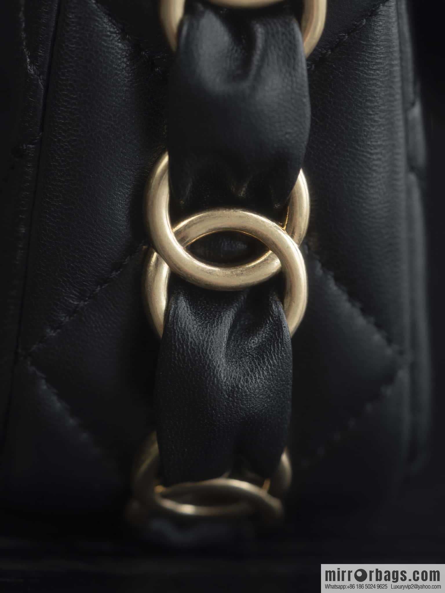 𝐂𝐇𝐀𝐍𝐄𝐋 24K thick chain armpit bag, large mini black AS5174