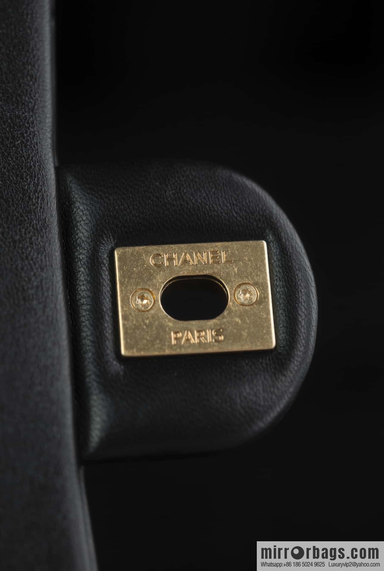 𝐂𝐇𝐀𝐍𝐄𝐋 24K thick chain armpit bag, large mini black AS5174