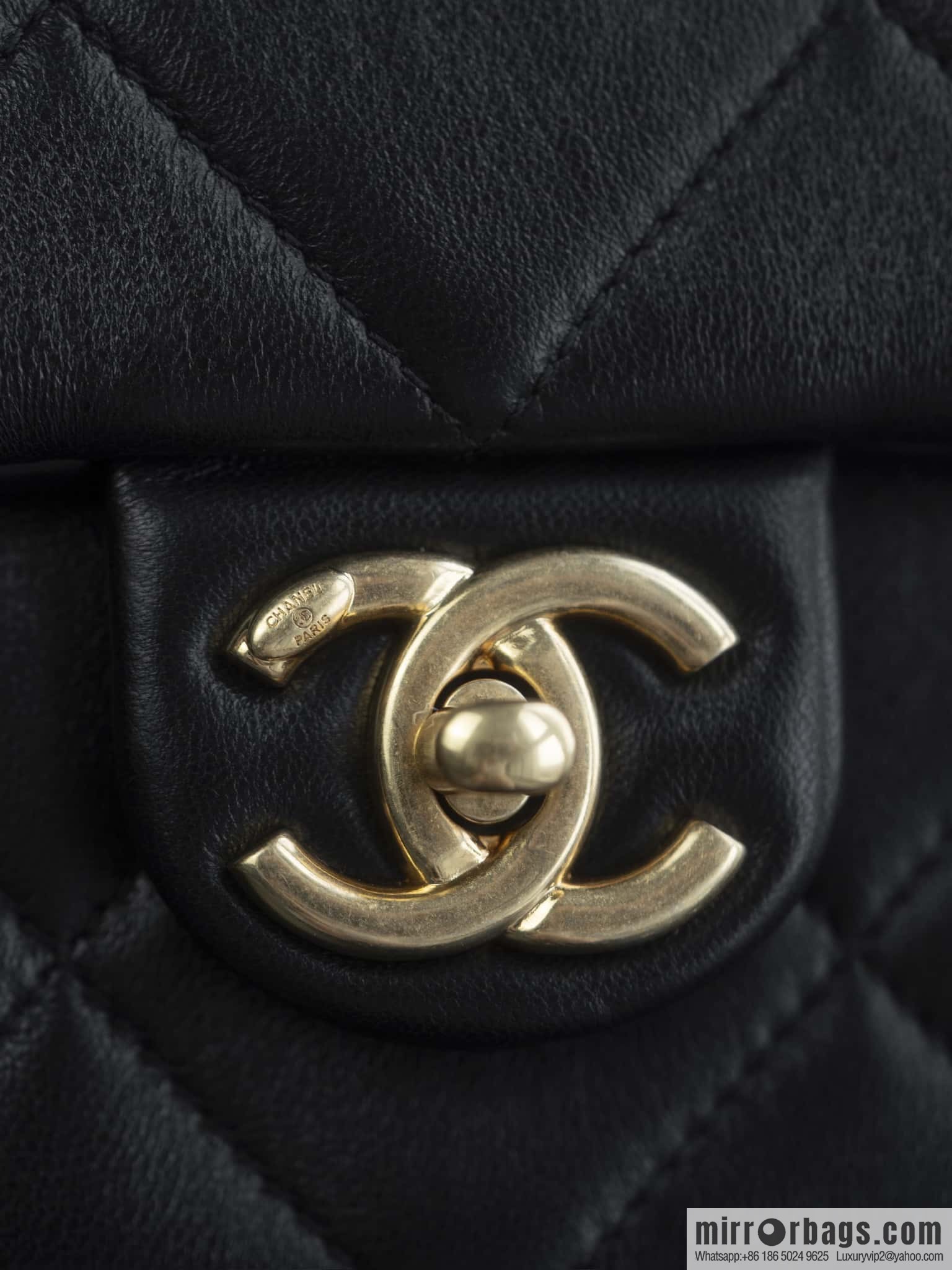 𝐂𝐇𝐀𝐍𝐄𝐋 24K thick chain armpit bag, large mini black AS5174