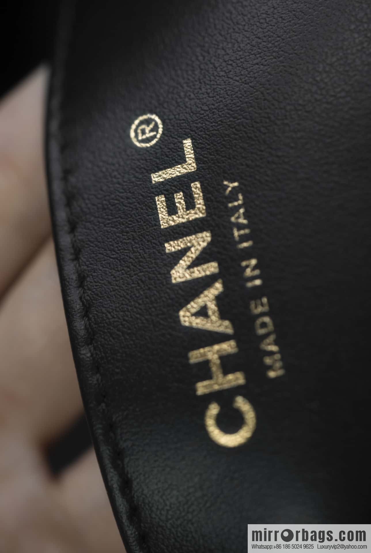 𝐂𝐇𝐀𝐍𝐄𝐋 24K thick chain armpit bag, large mini black AS5174