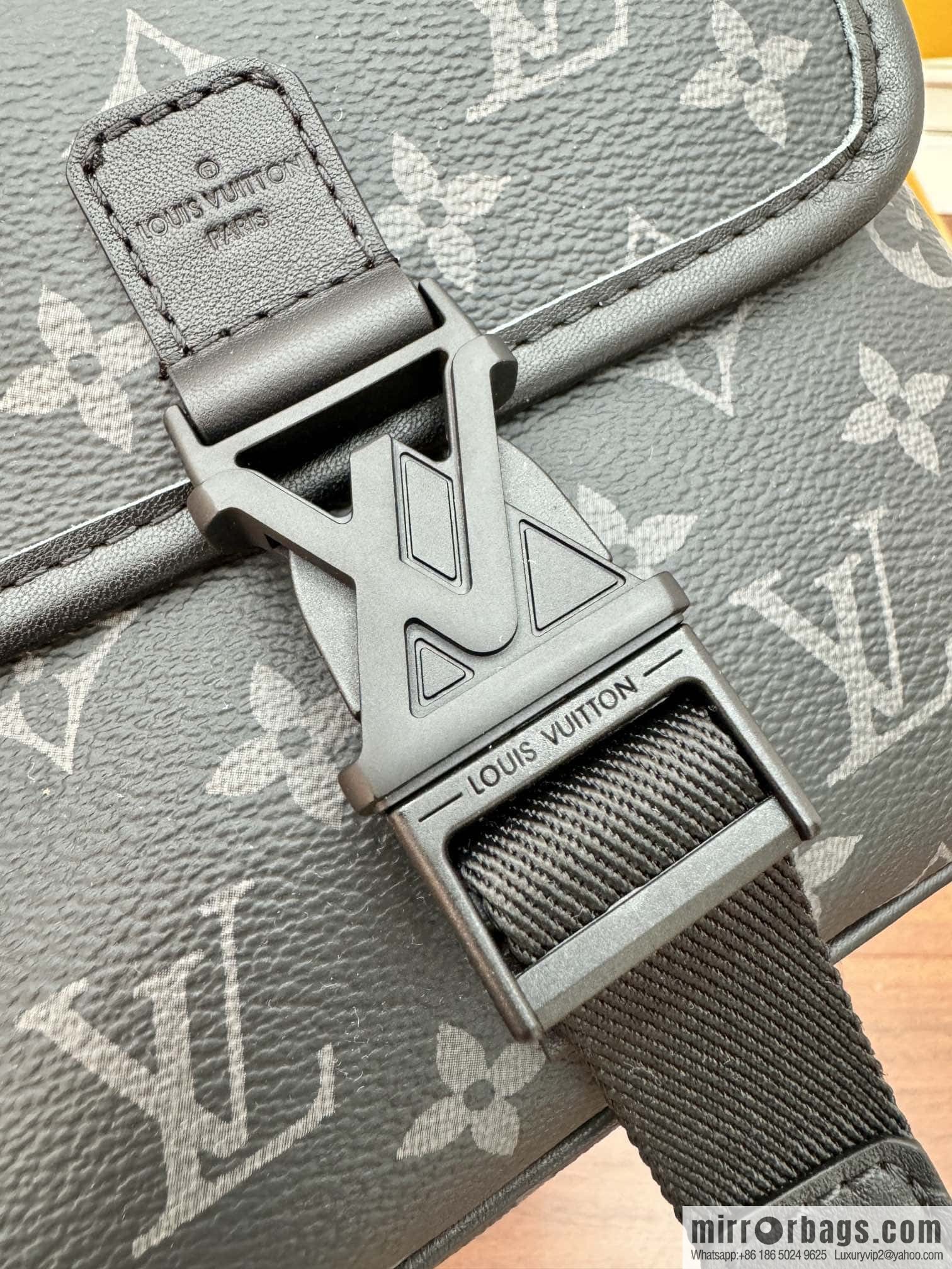 LV M12518 Getaway Messenger