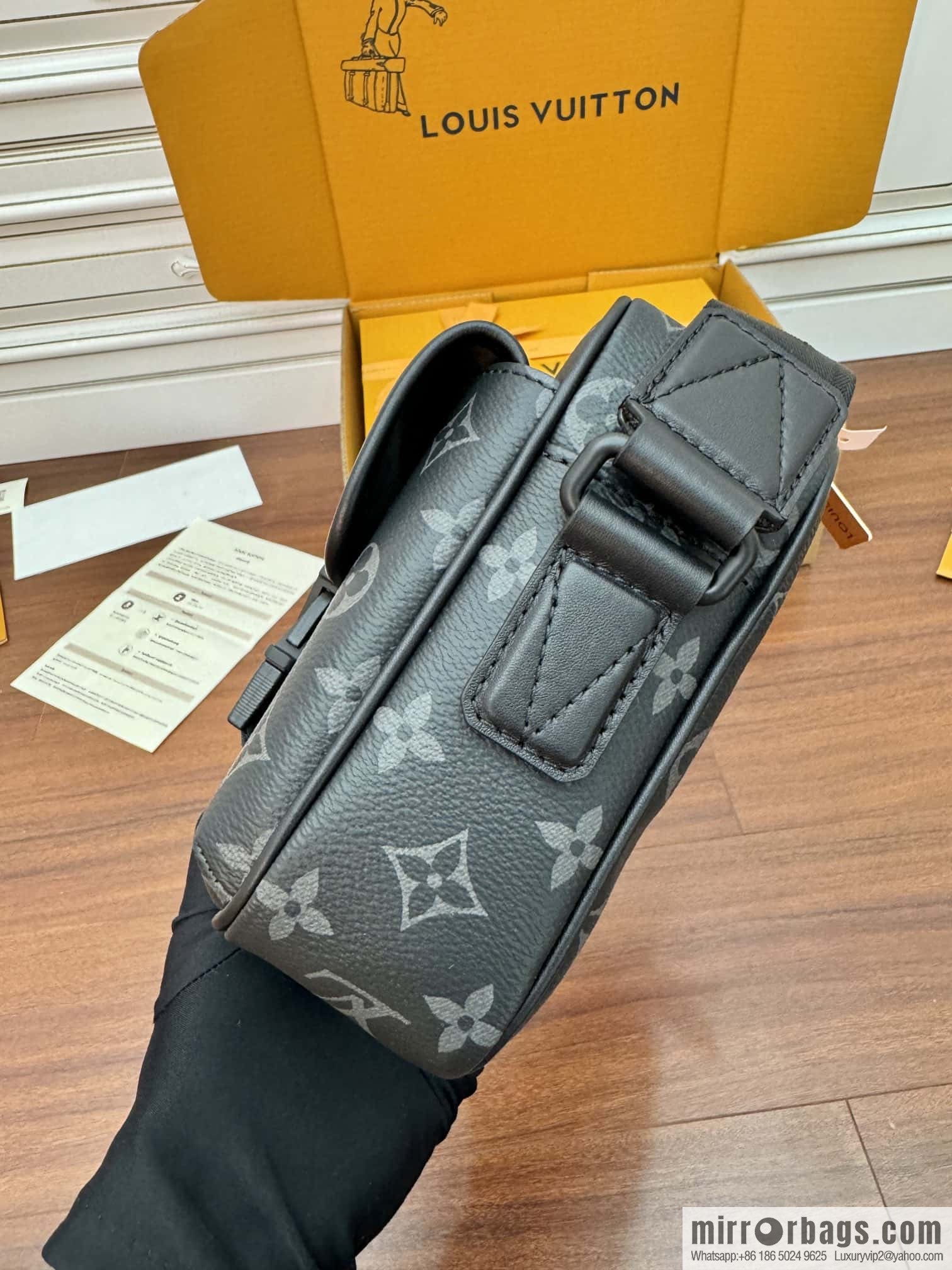 LV M12518 Getaway Messenger