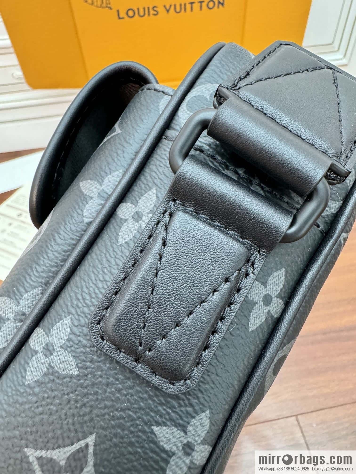 LV M12518 Getaway Messenger