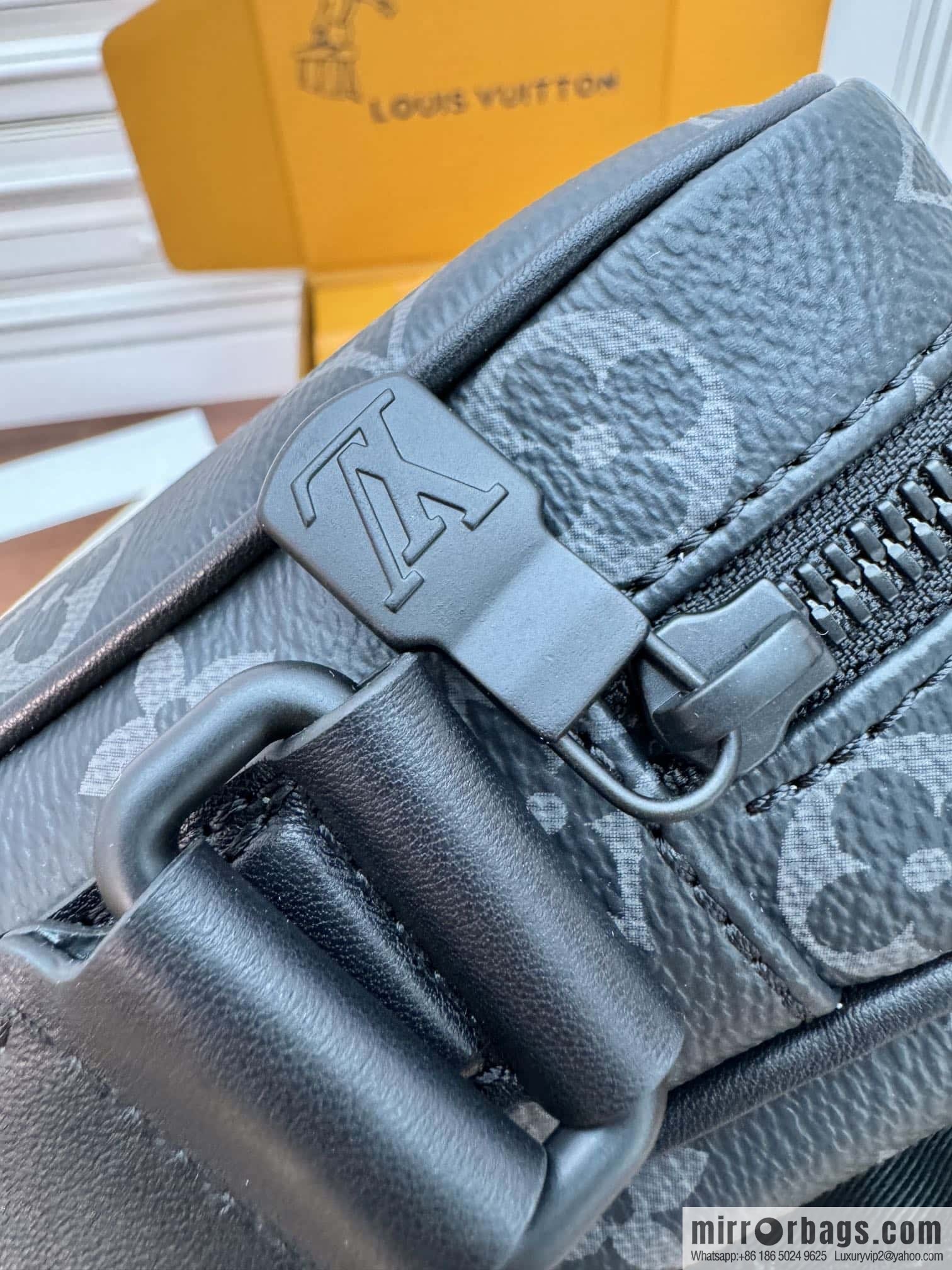 LV M12518 Getaway Messenger