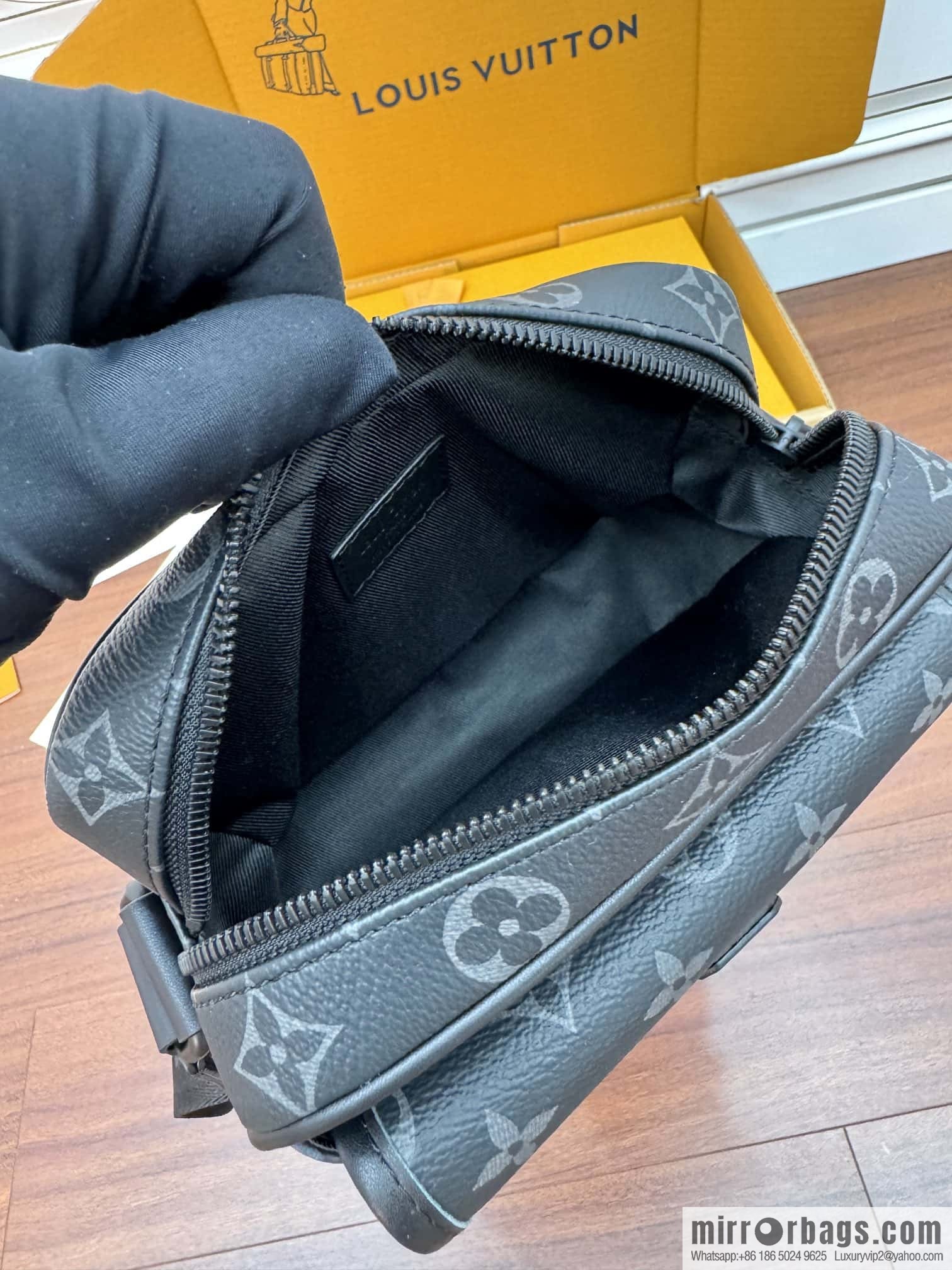 LV M12518 Getaway Messenger