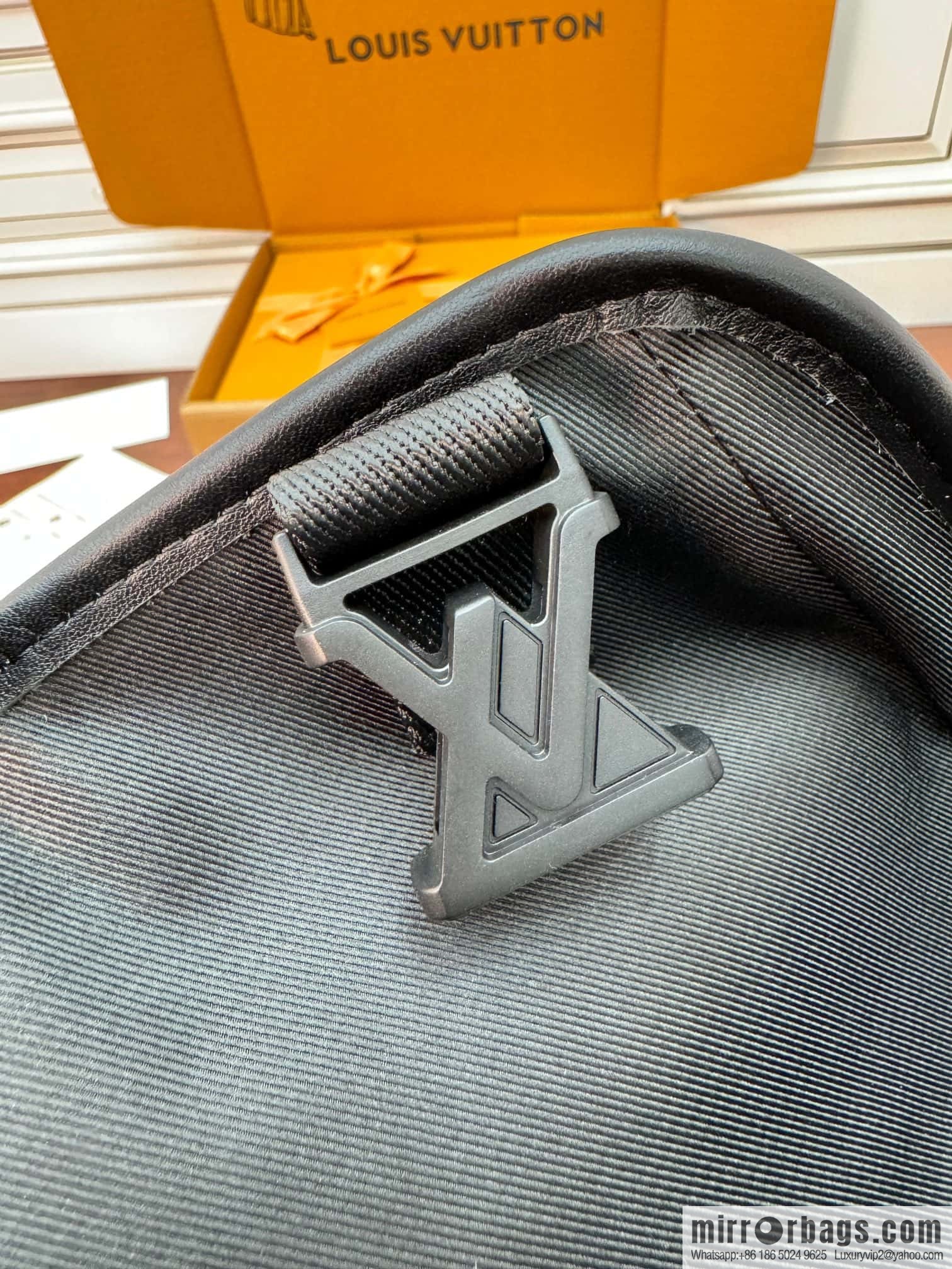 LV M12517 Messenger Voyager PM