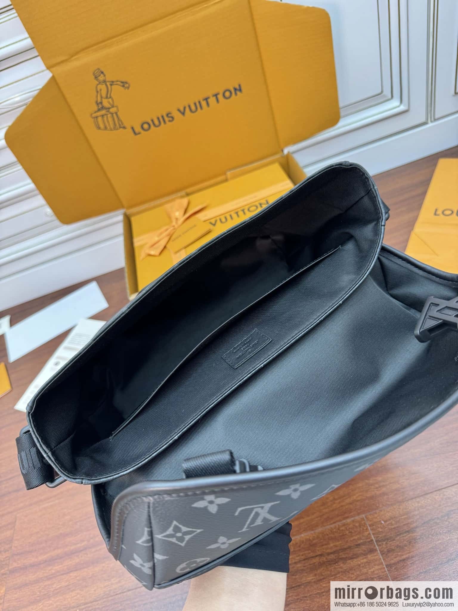 LV M12517 Messenger Voyager PM