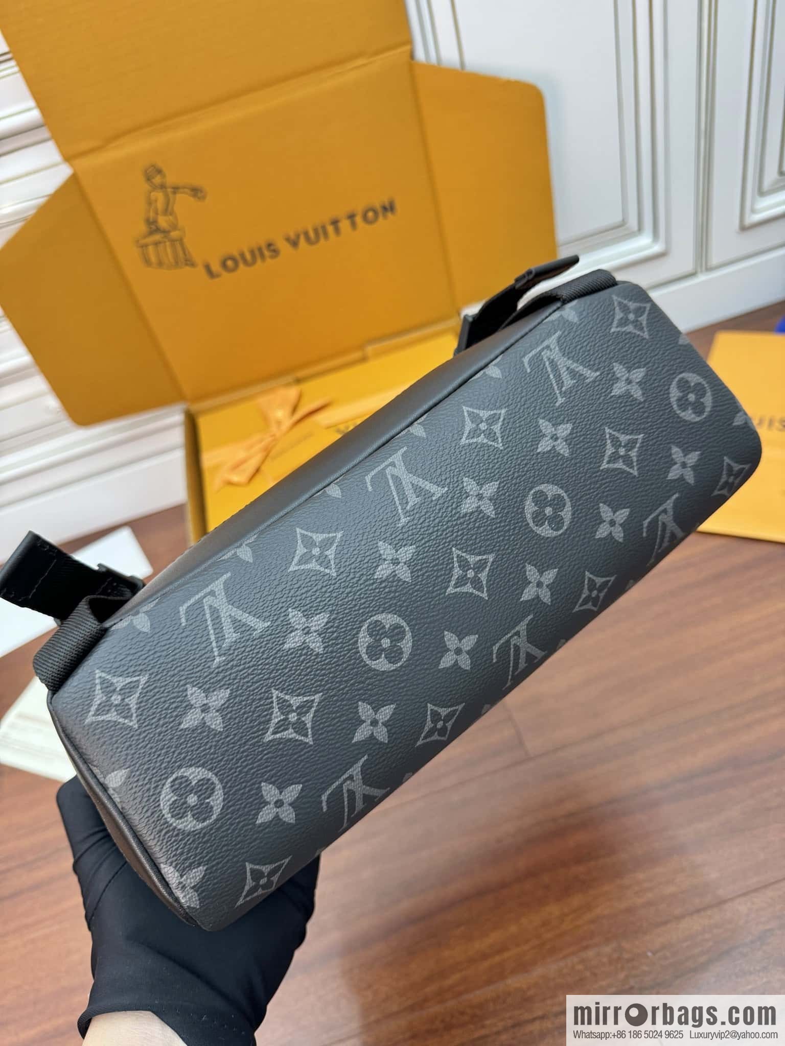 LV M12517 Messenger Voyager PM