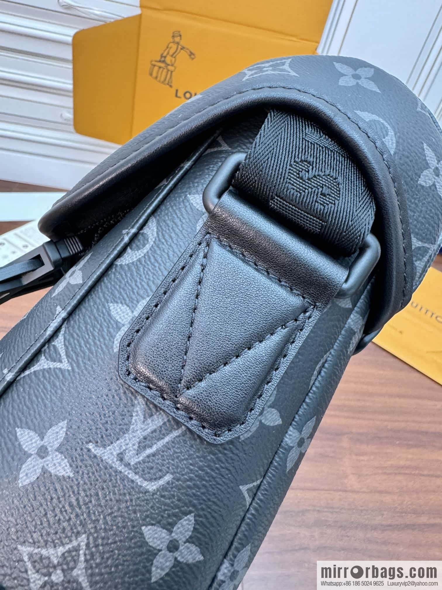 LV M12517 Messenger Voyager PM