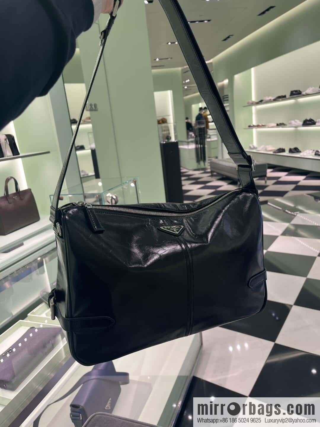 PRADA 🎉 new oil wax leather 🎉 2VH187 messenger bag🎉🎉