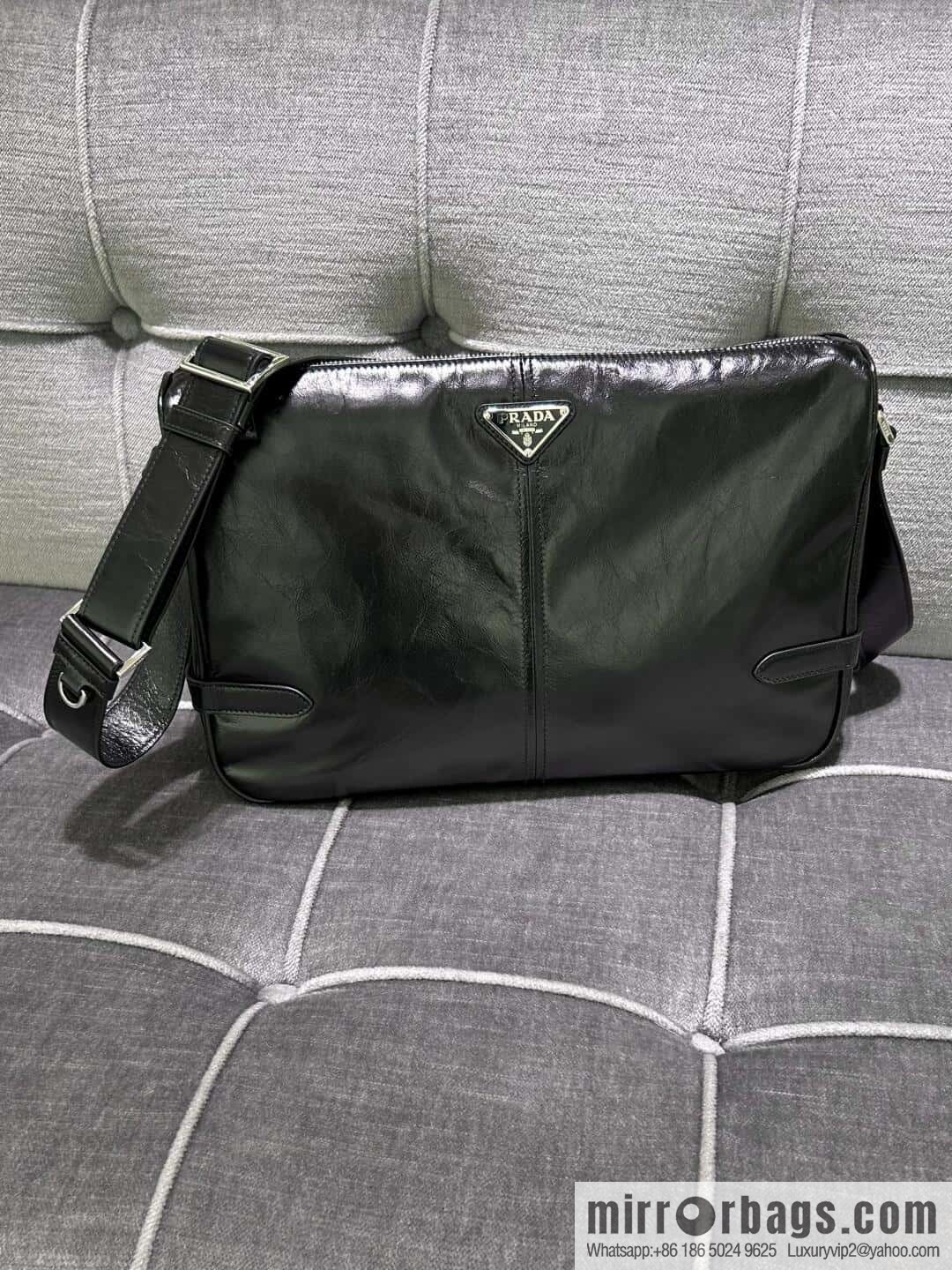 PRADA 🎉 new oil wax leather 🎉 2VH187 messenger bag🎉🎉