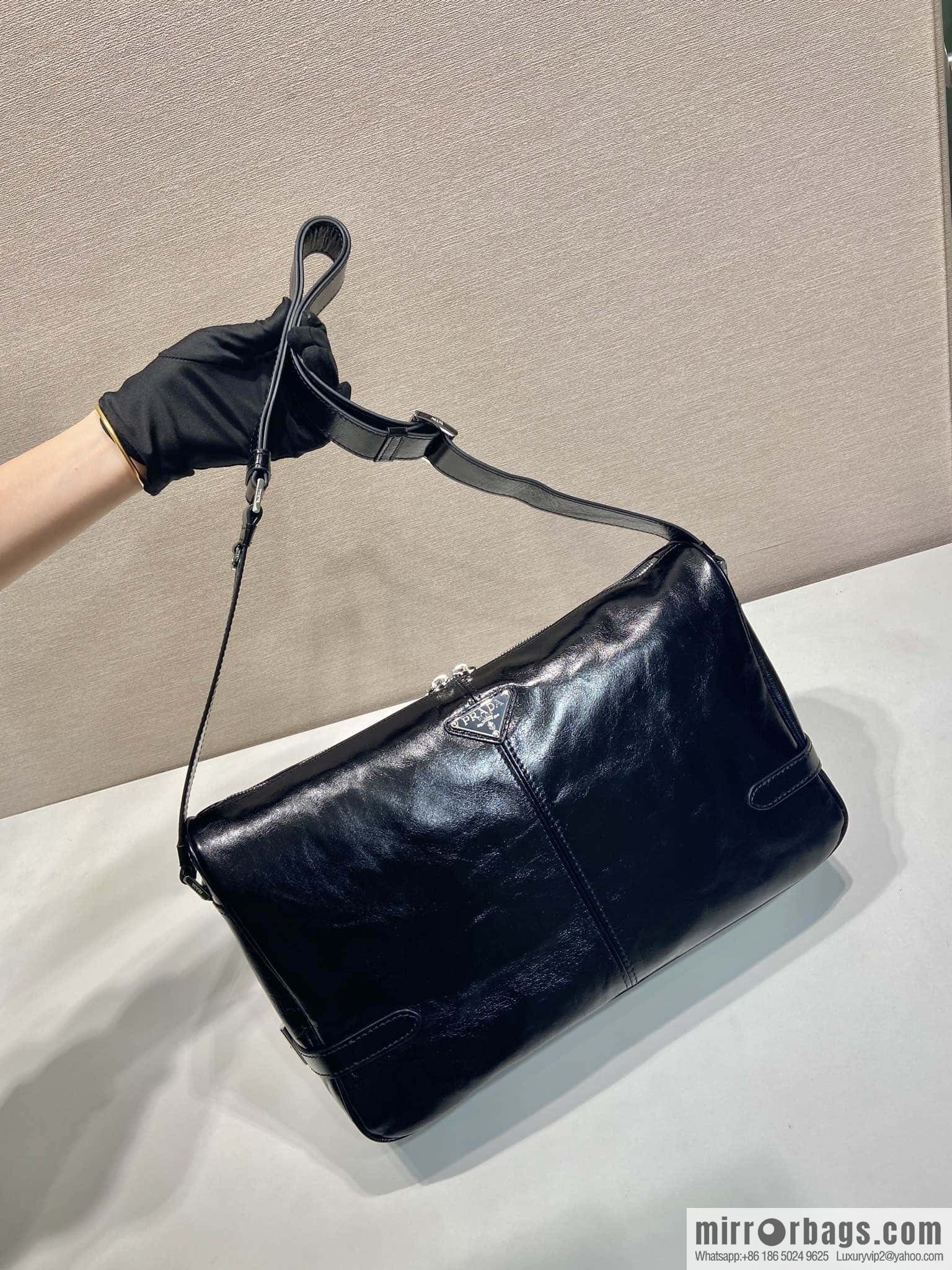 PRADA 🎉 new oil wax leather 🎉 2VH187 messenger bag🎉🎉