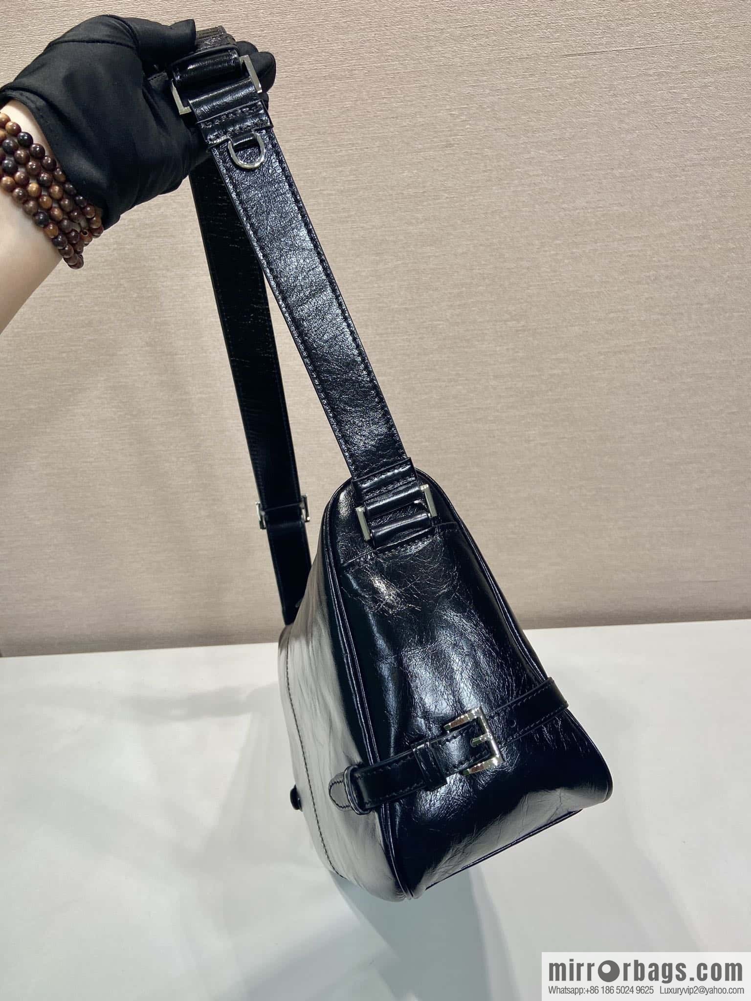 PRADA 🎉 new oil wax leather 🎉 2VH187 messenger bag🎉🎉