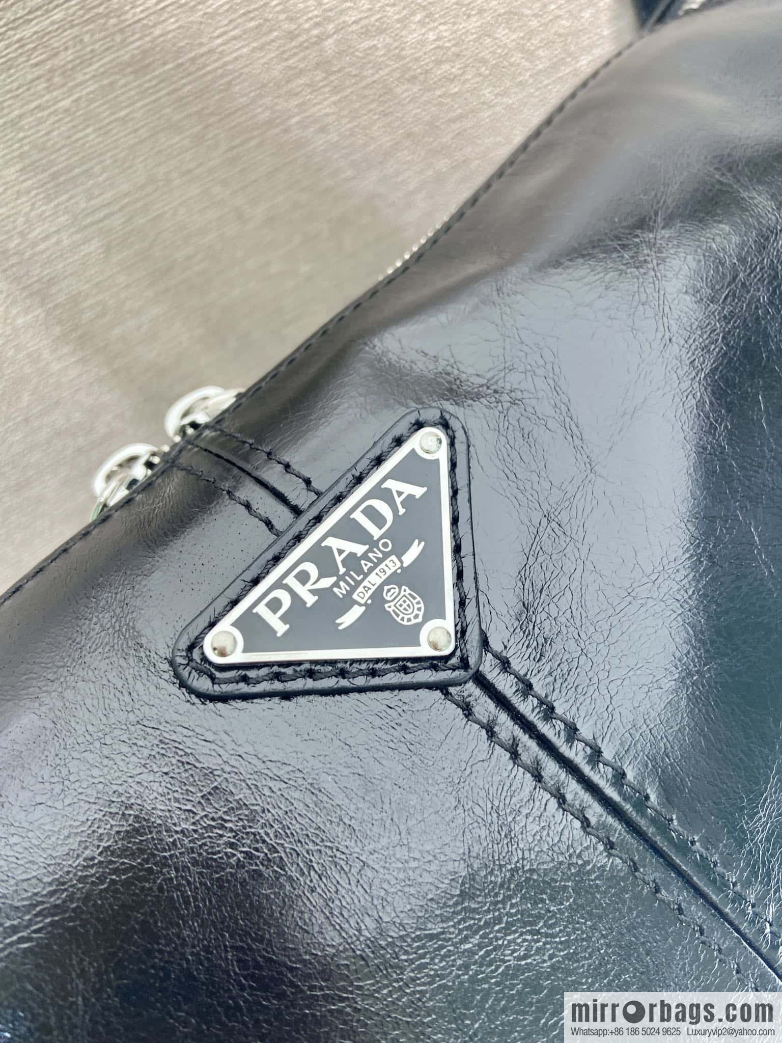 PRADA 🎉 new oil wax leather 🎉 2VH187 messenger bag🎉🎉