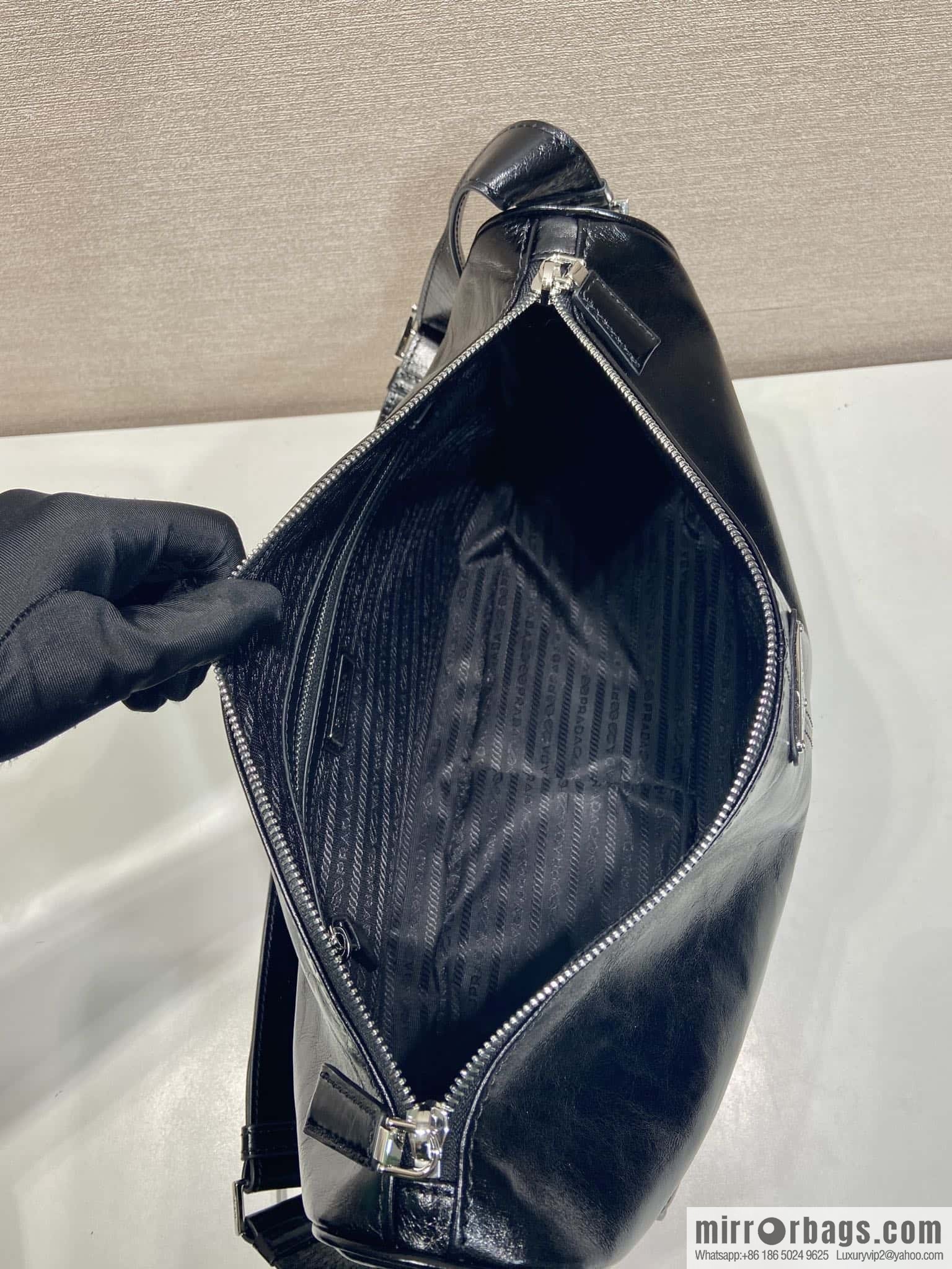 PRADA 🎉 new oil wax leather 🎉 2VH187 messenger bag🎉🎉